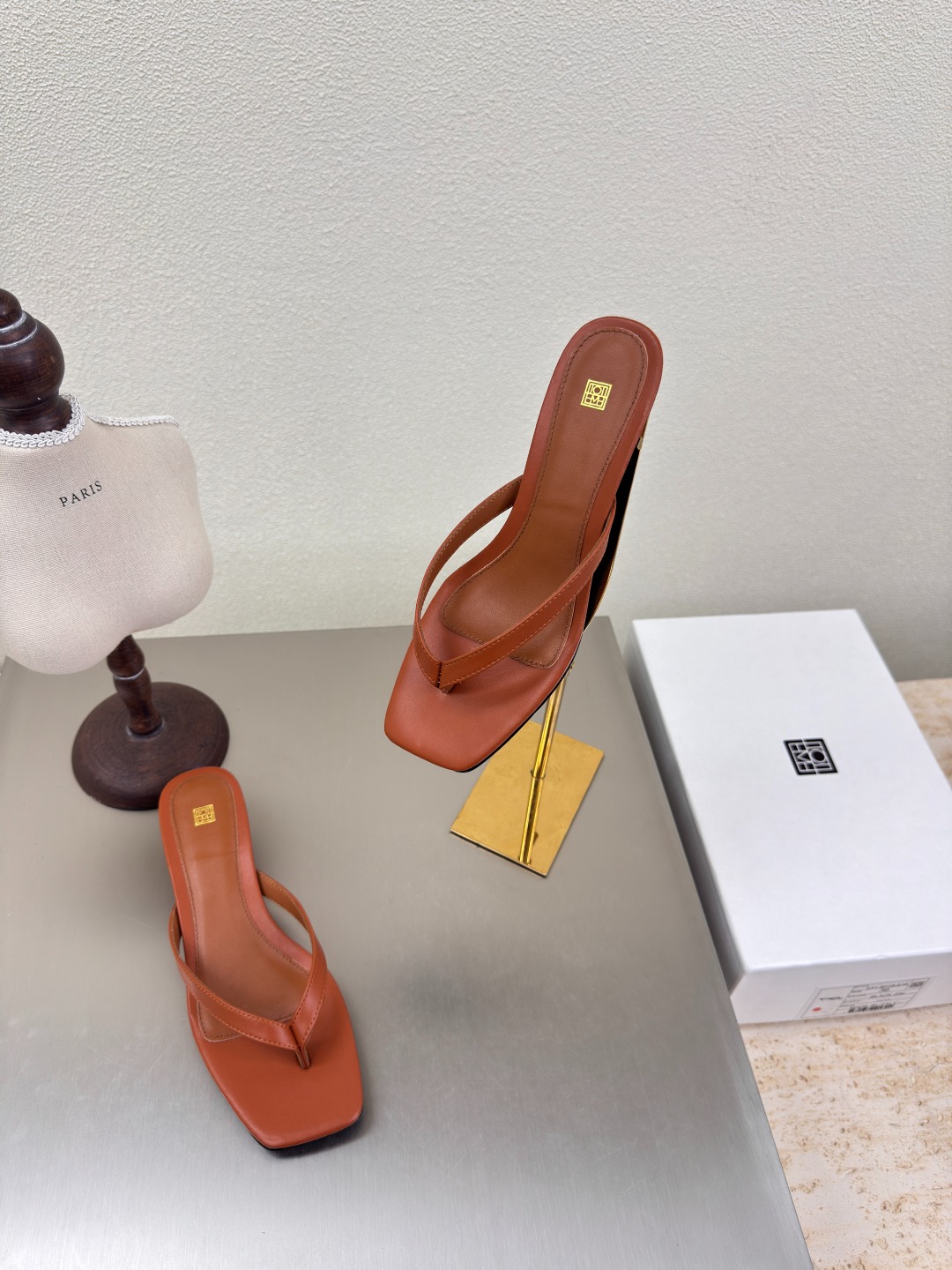 토* 플립 플랍 힐 샌들