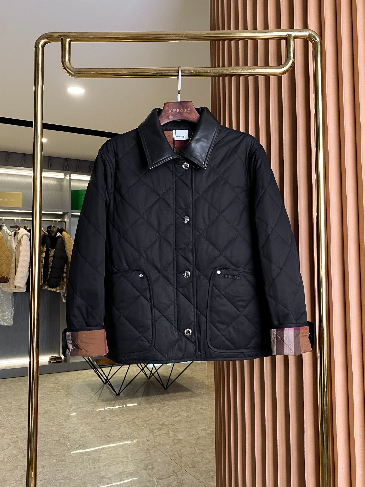 버*리 가죽 카라 패딩 점퍼