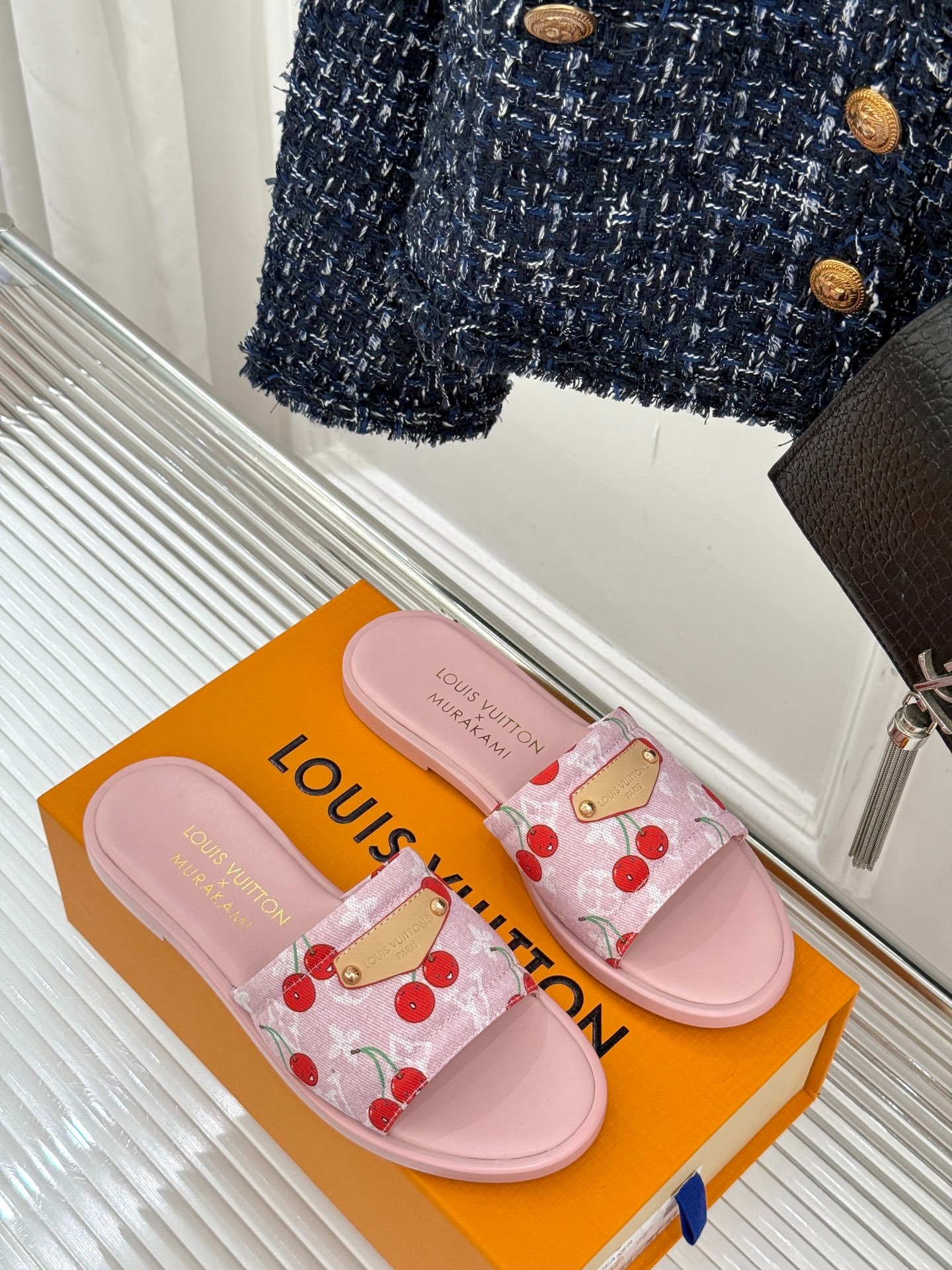 루*비통 25ss 신상 체리 힐 슬리퍼