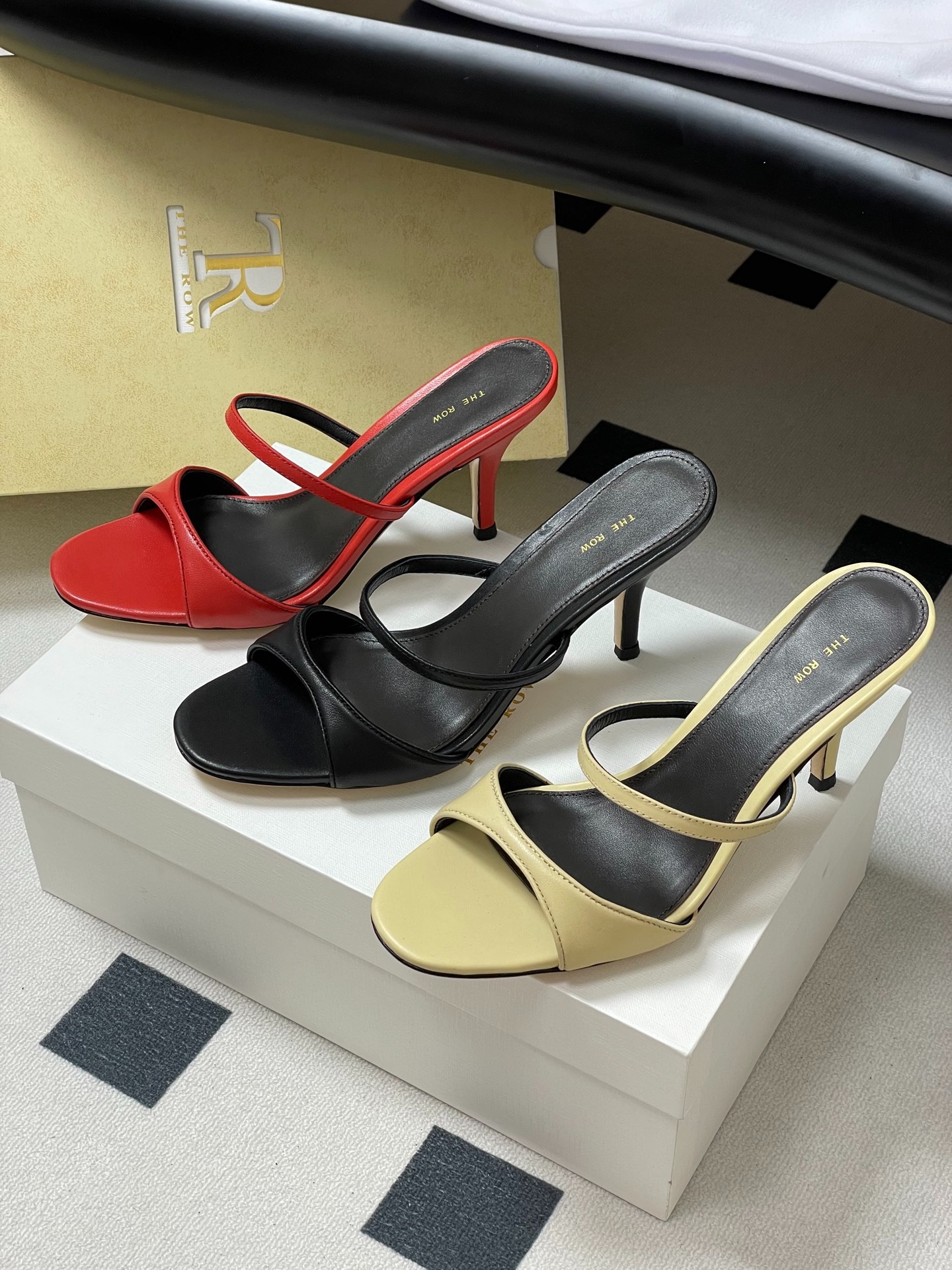 더*우 25s 봄여름 신상 심플 메탈가죽 통굽 샌들