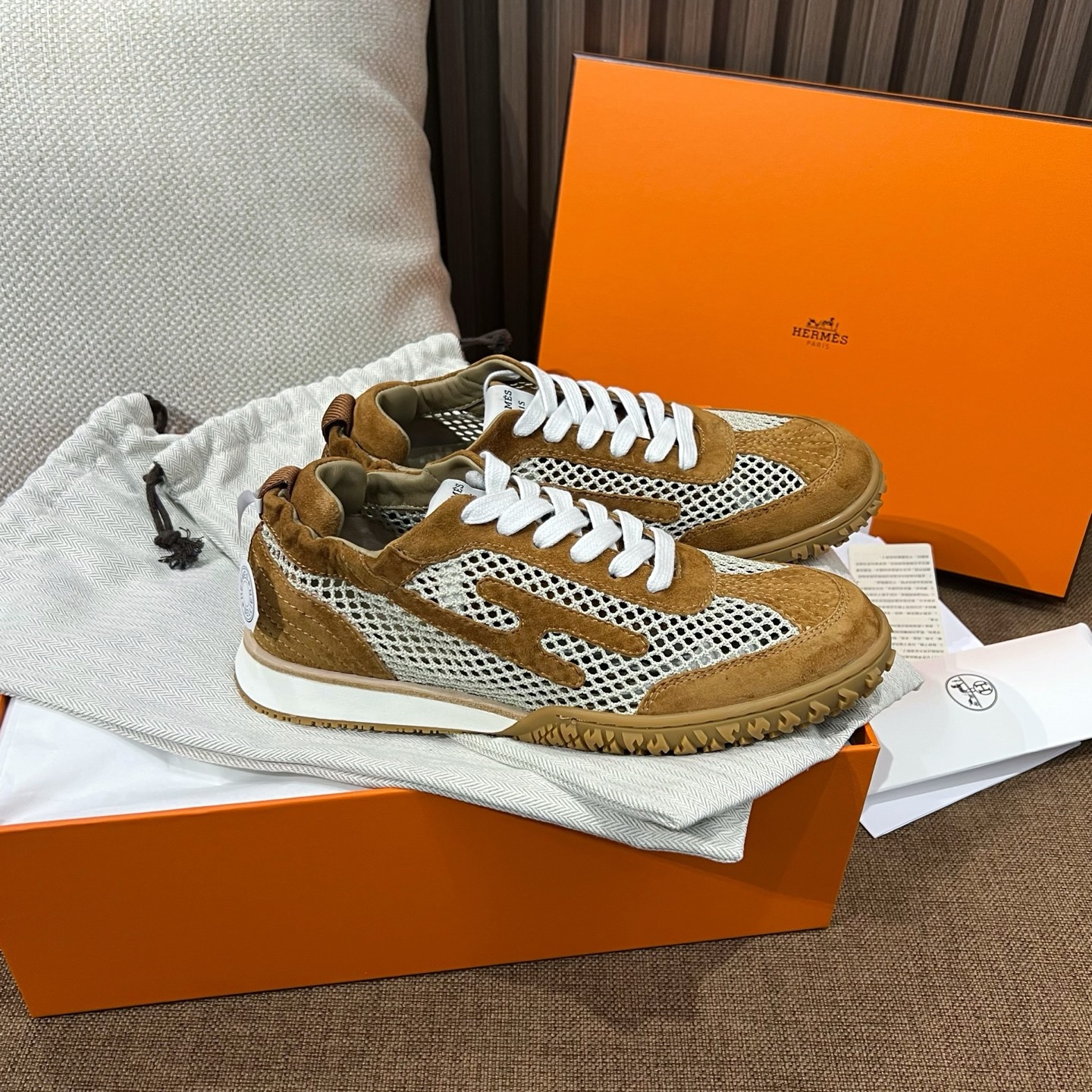 에*메스 젯 스니커즈 펀칭 메쉬 워커