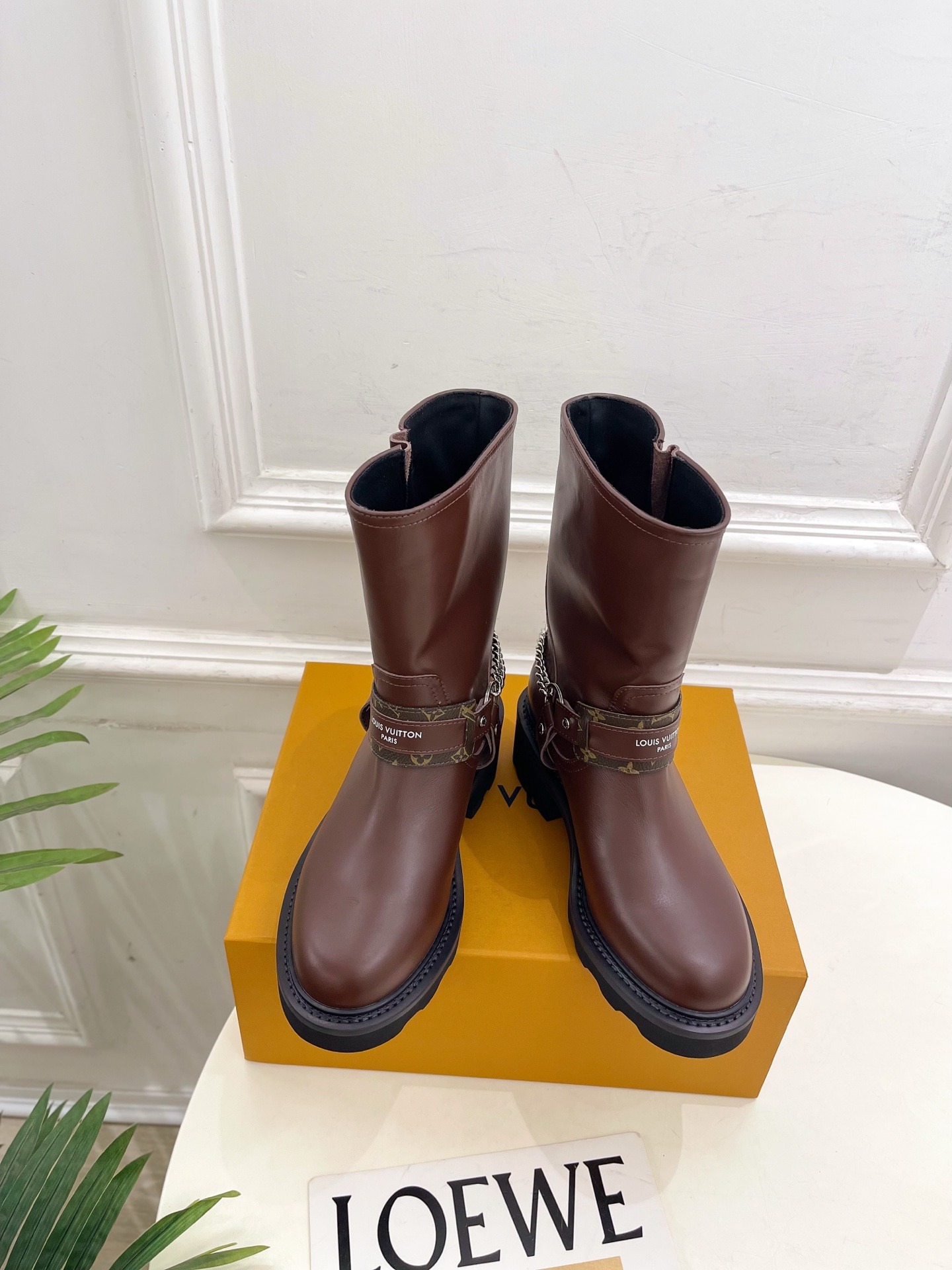 루*비통 25 신상 클래식 스트랩 라이더 부츠