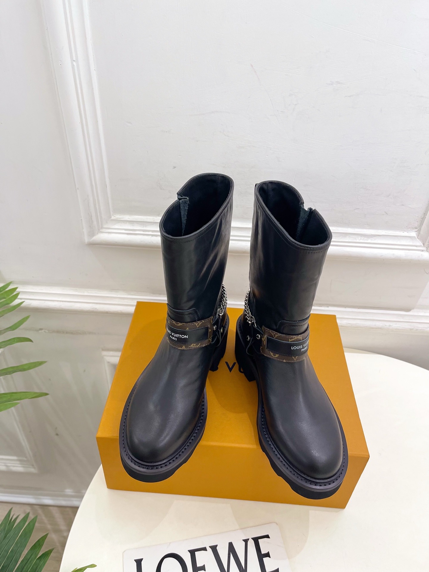 루*비통 25 신상 클래식 스트랩 라이더 부츠