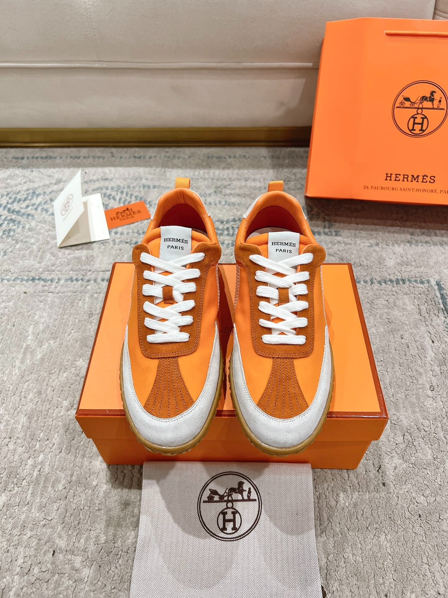 에*메스 스니커즈