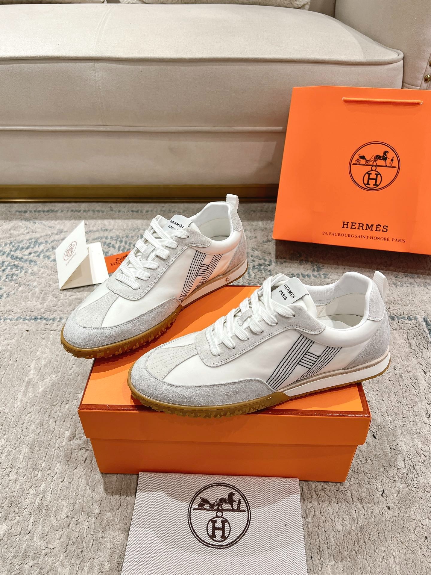 에*메스 스니커즈