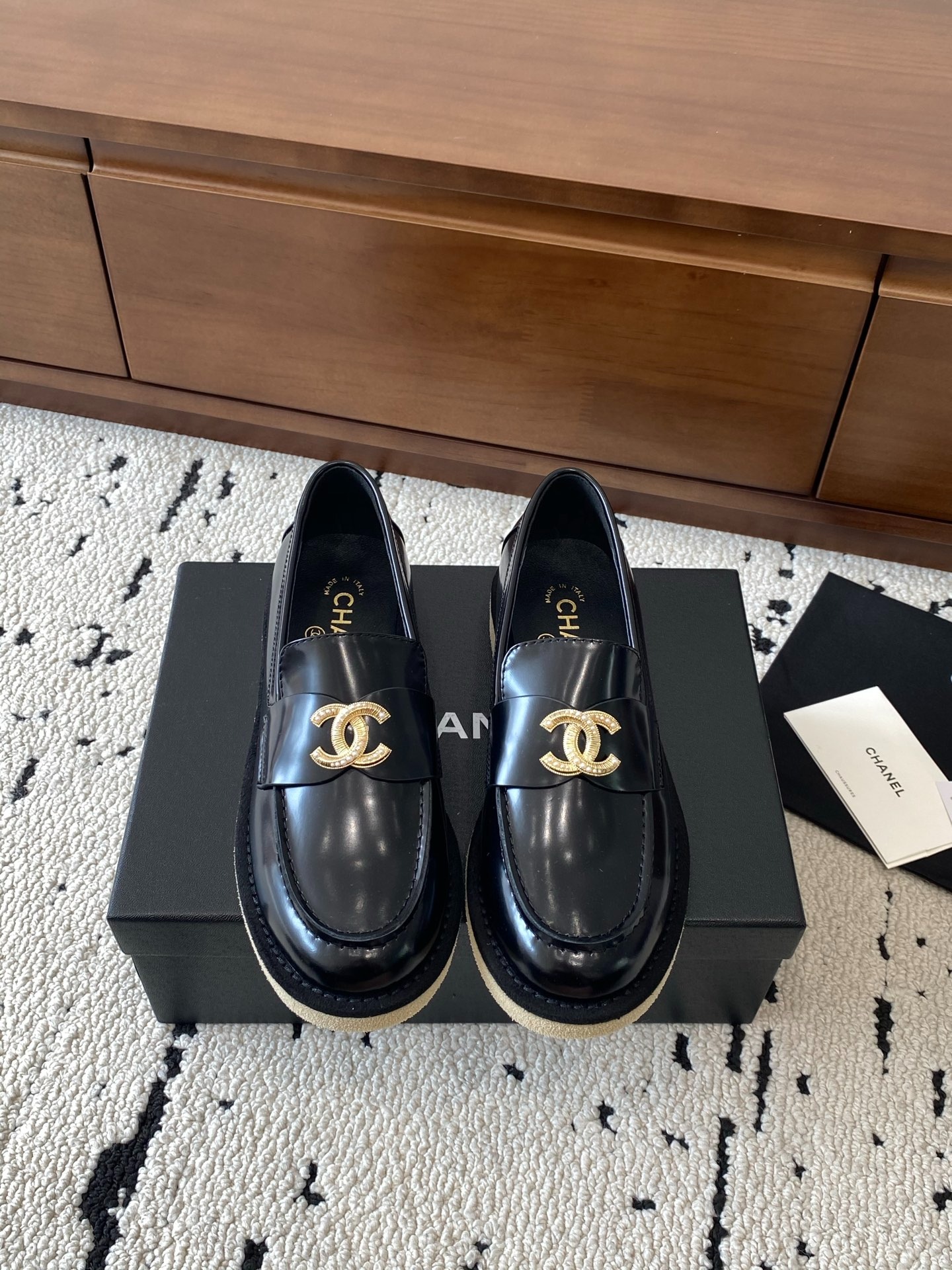 샤* 25 가을/겨울 신상 수입 메탈릭 로퍼