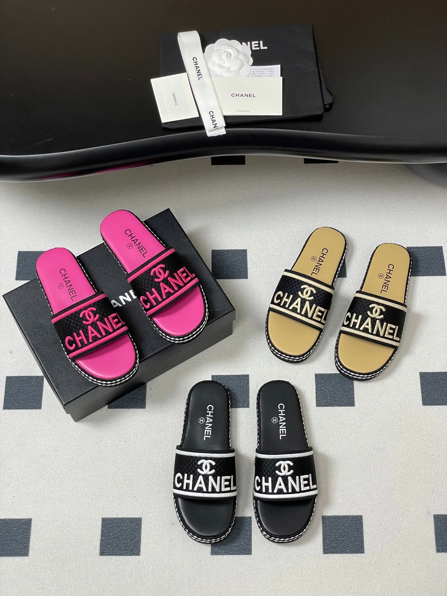 샤* 꼬임 더블C 레터링 일자 슬리퍼