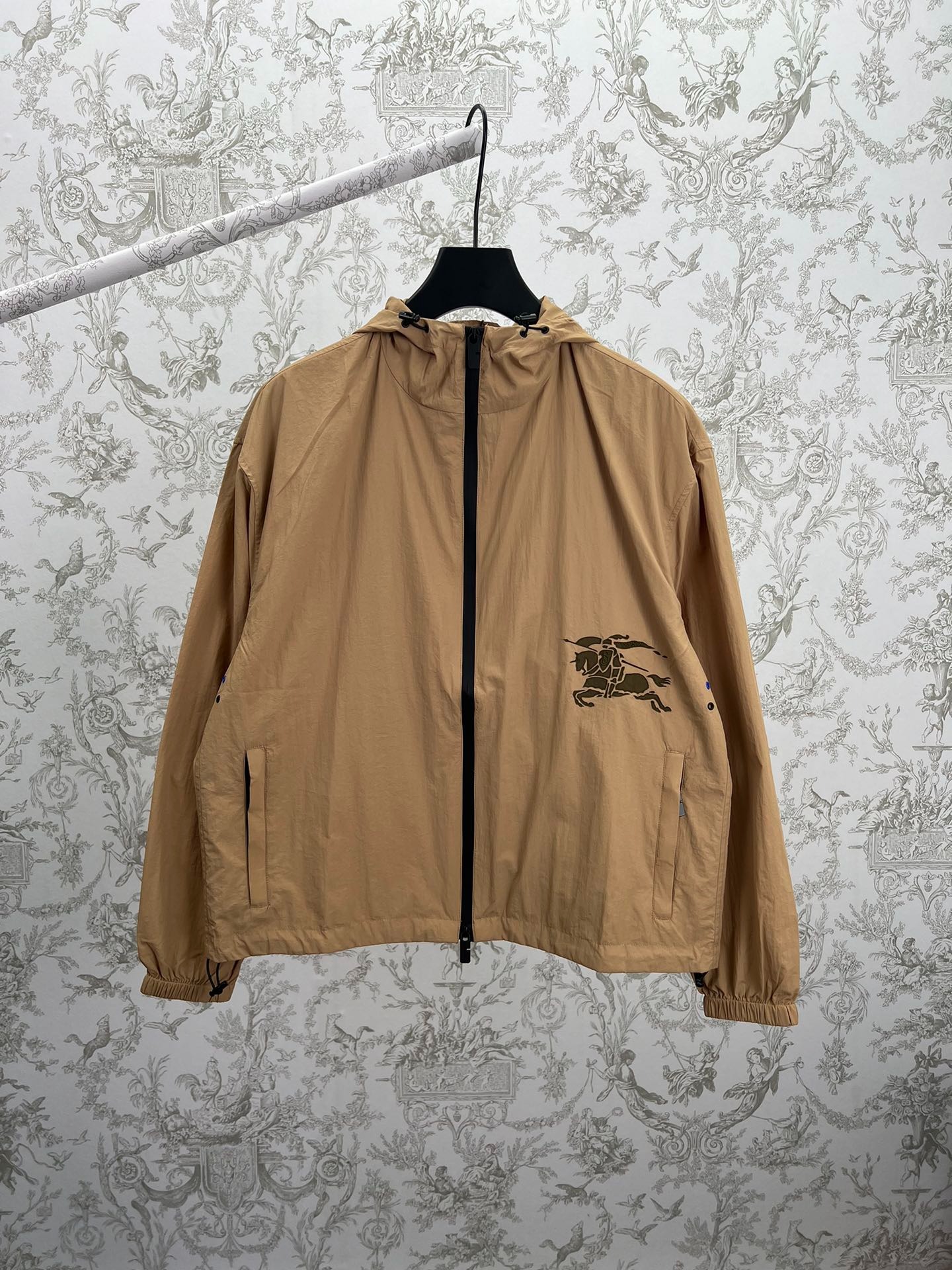 버*리 25ss 후드점퍼