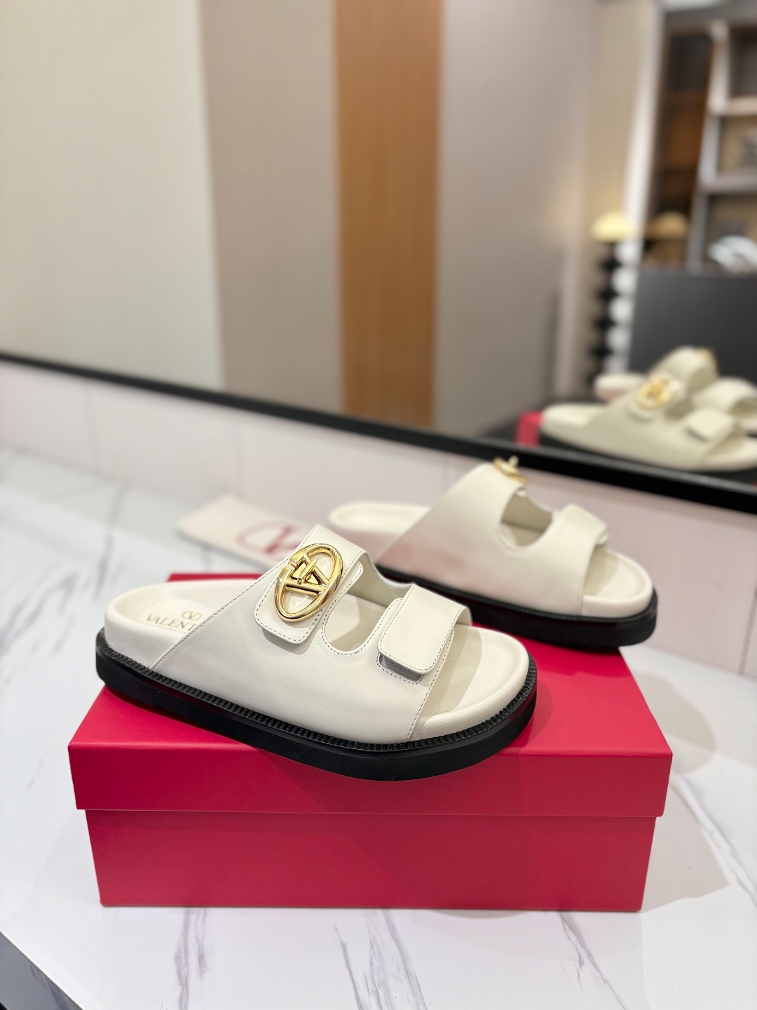 발*티노 2025ss 신상 슬리퍼