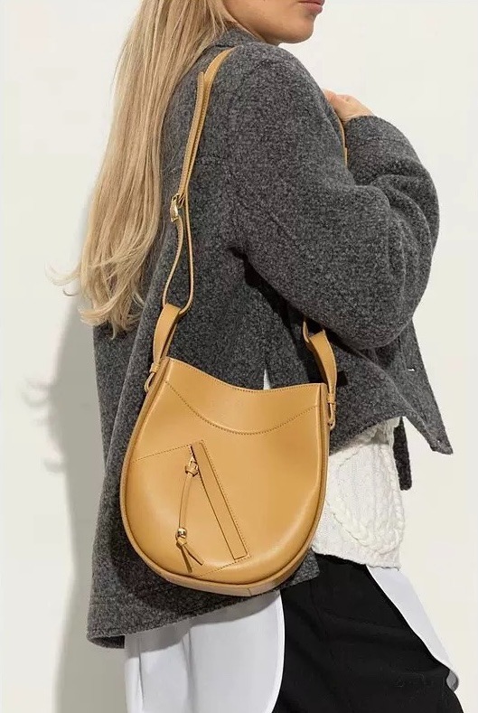 로에베 25ss 클래식 카프스킨 해먹백