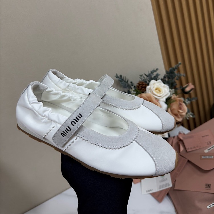 미우미우 플랫슈즈