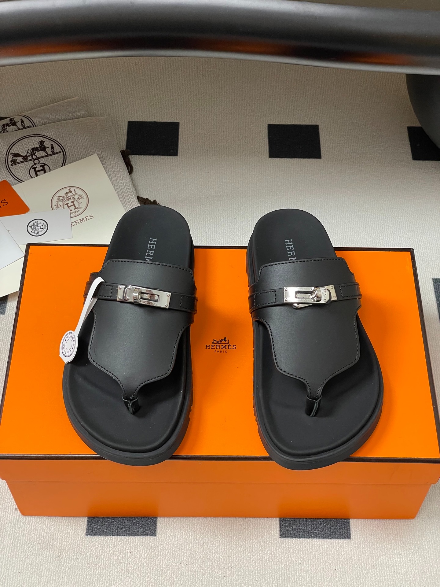 에*메스 엠파이어 슬리퍼 커플 슬립온