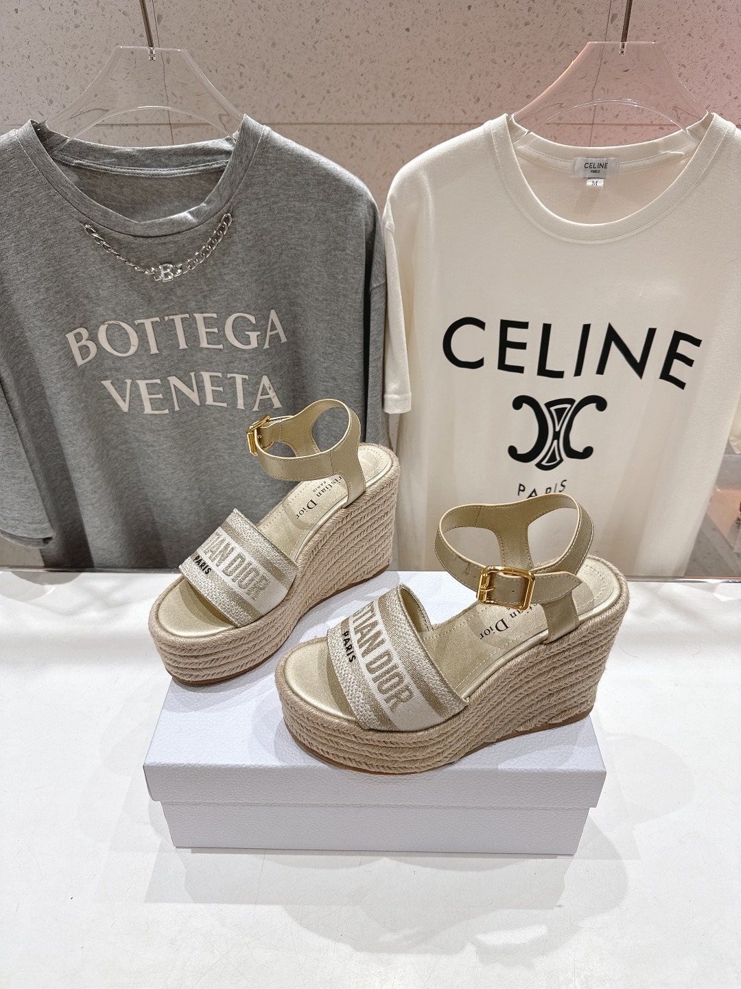 디* 2025ss 봄여름 신상 웨지힐 샌들