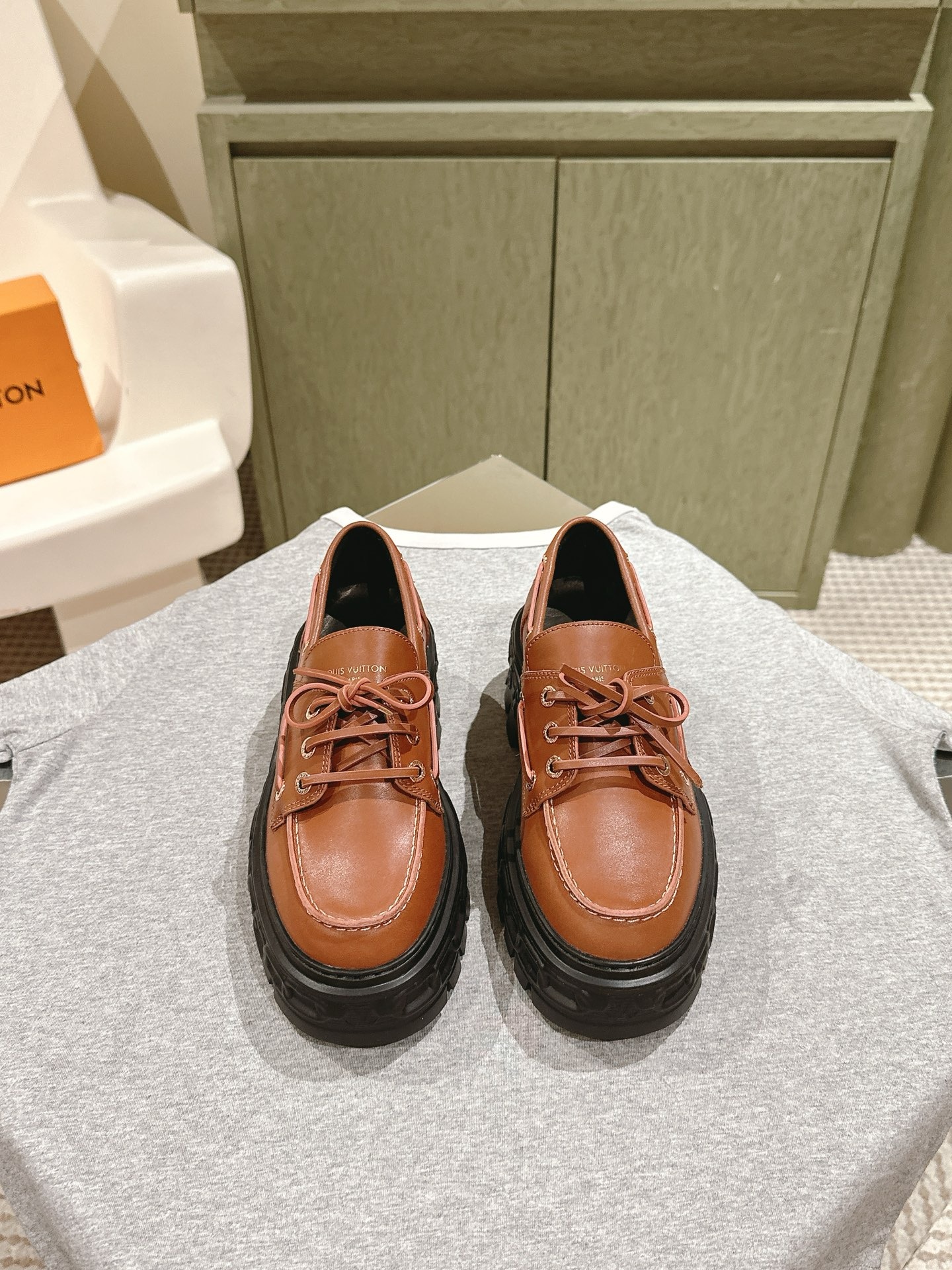 루*비통 신상 통굽 로퍼