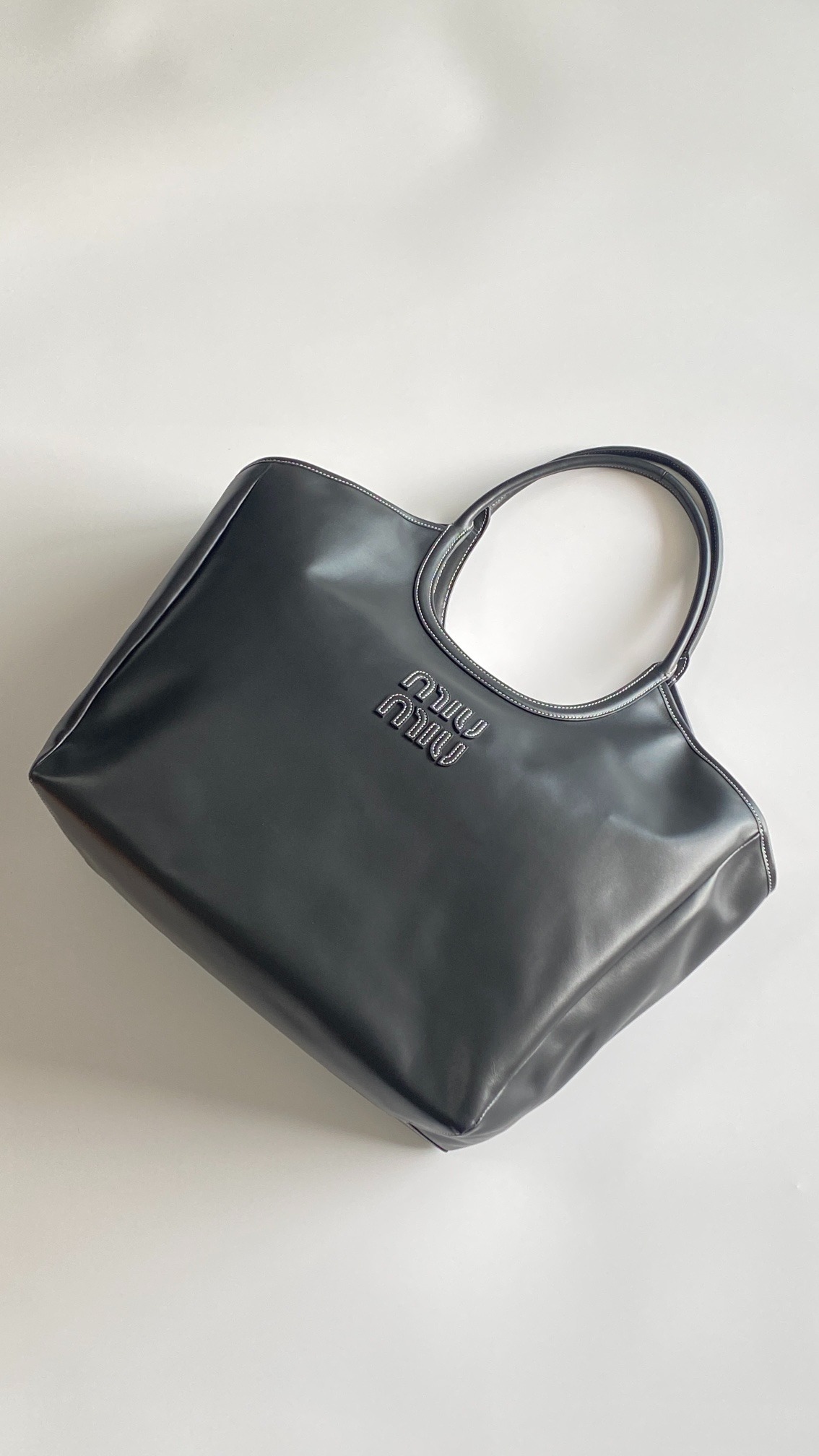 미우미우 아이비 레더 백