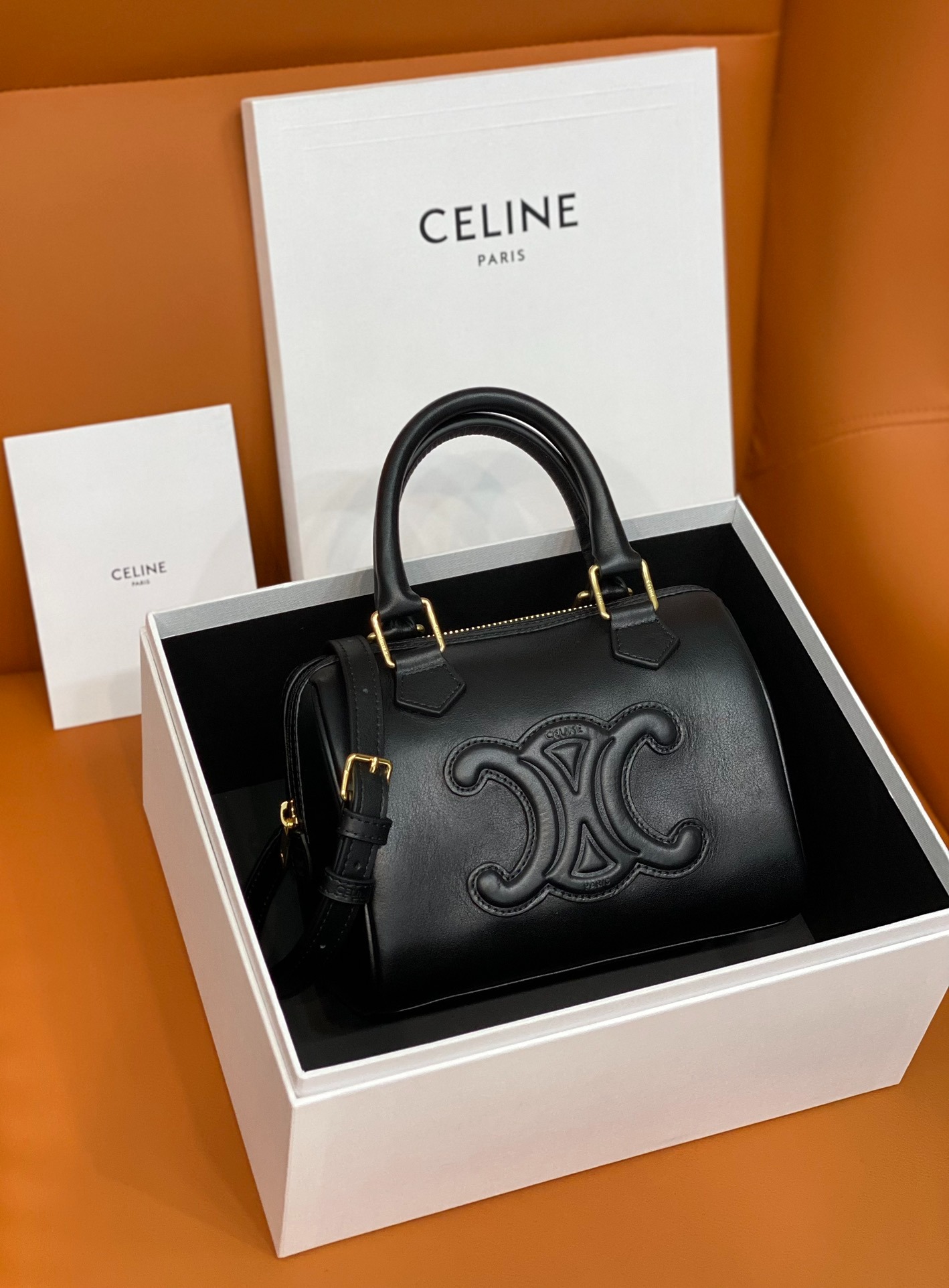 셀린느 신상품 TRIOMPHE 송아지 가죽 보스턴 토드백