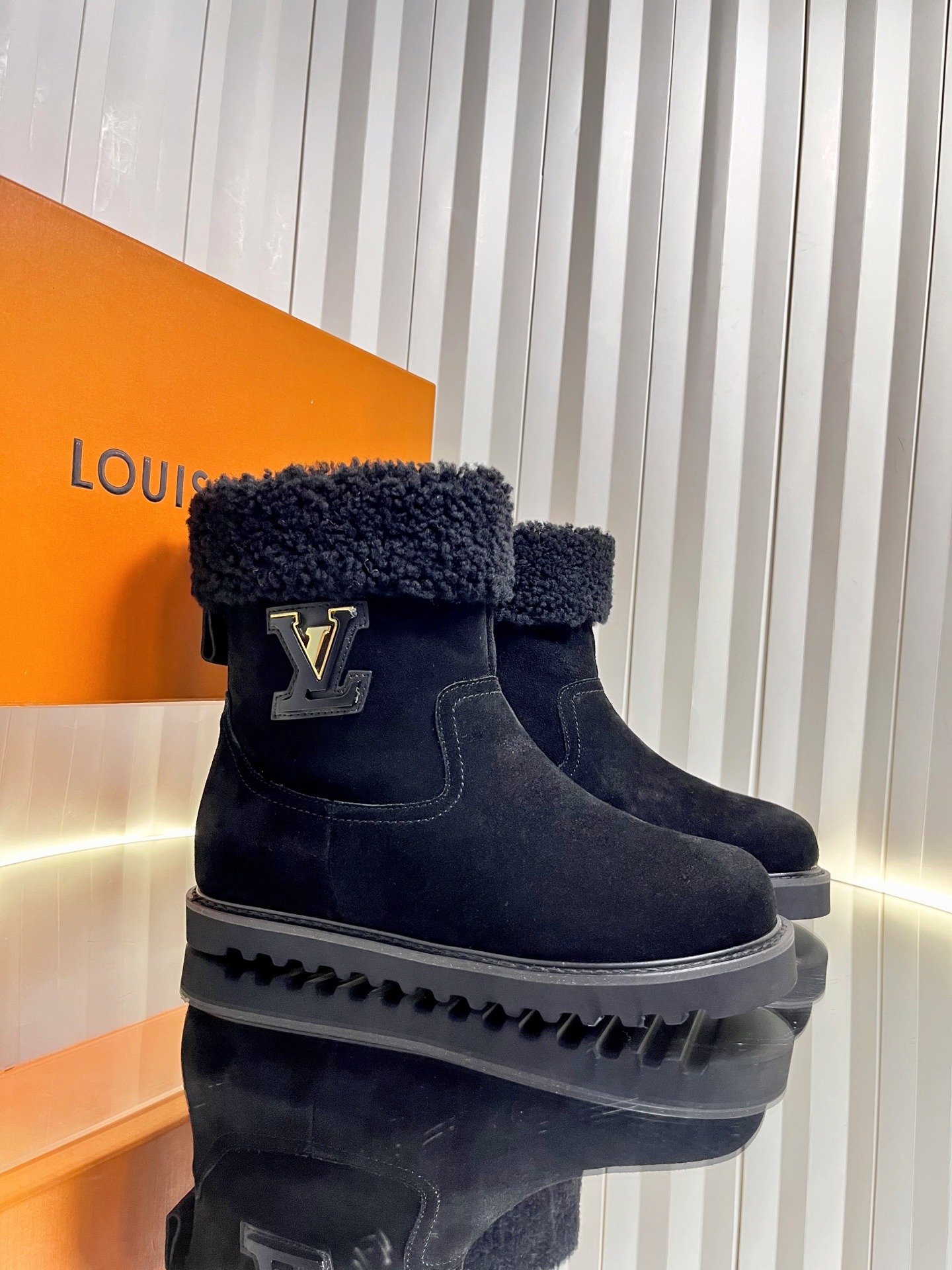 루*비통 신상 양털 앵클부츠