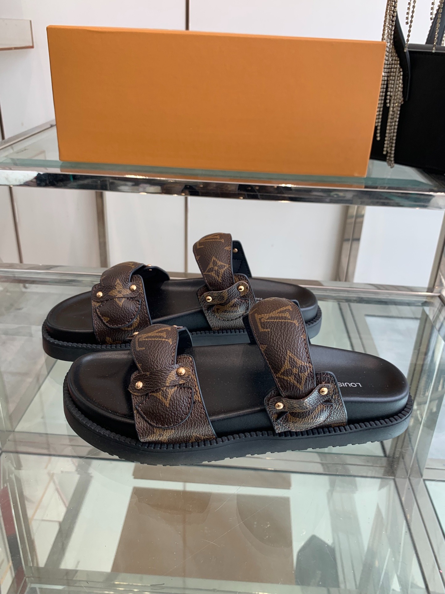 루*비통 2025ss 봄여름 신상 샌들