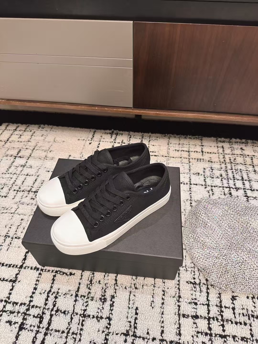 프*다 25ss 가을겨울 통굽 스니커즈