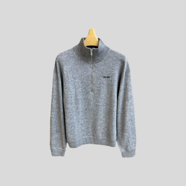 미우미우 하프 지퍼 스웨터