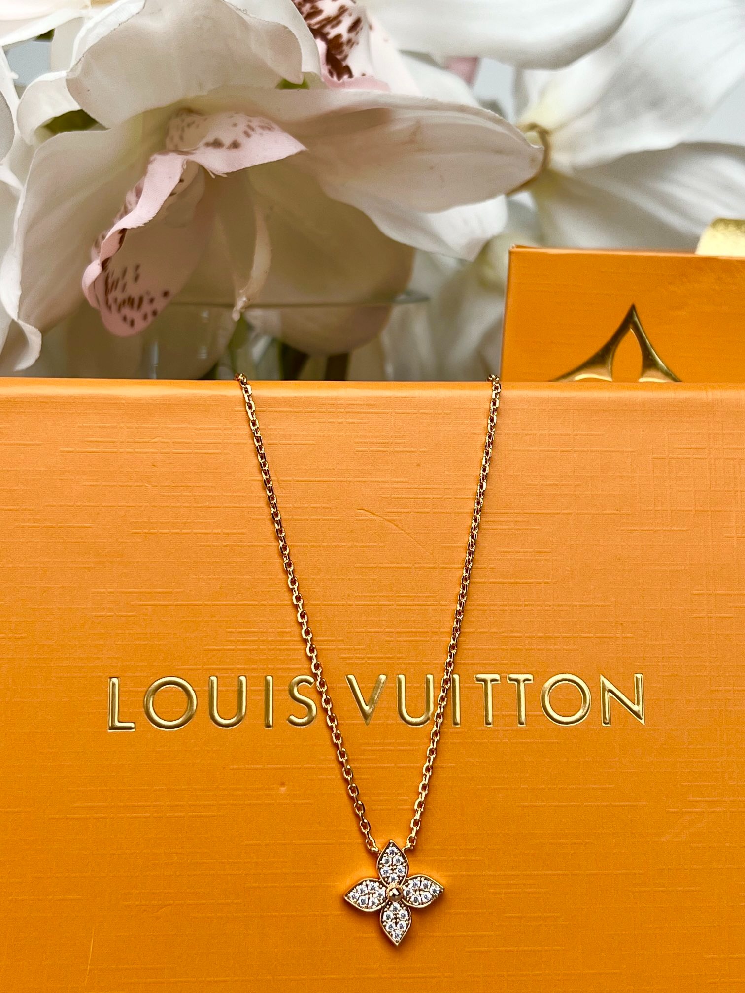 루*비통 LV blossom 목걸이