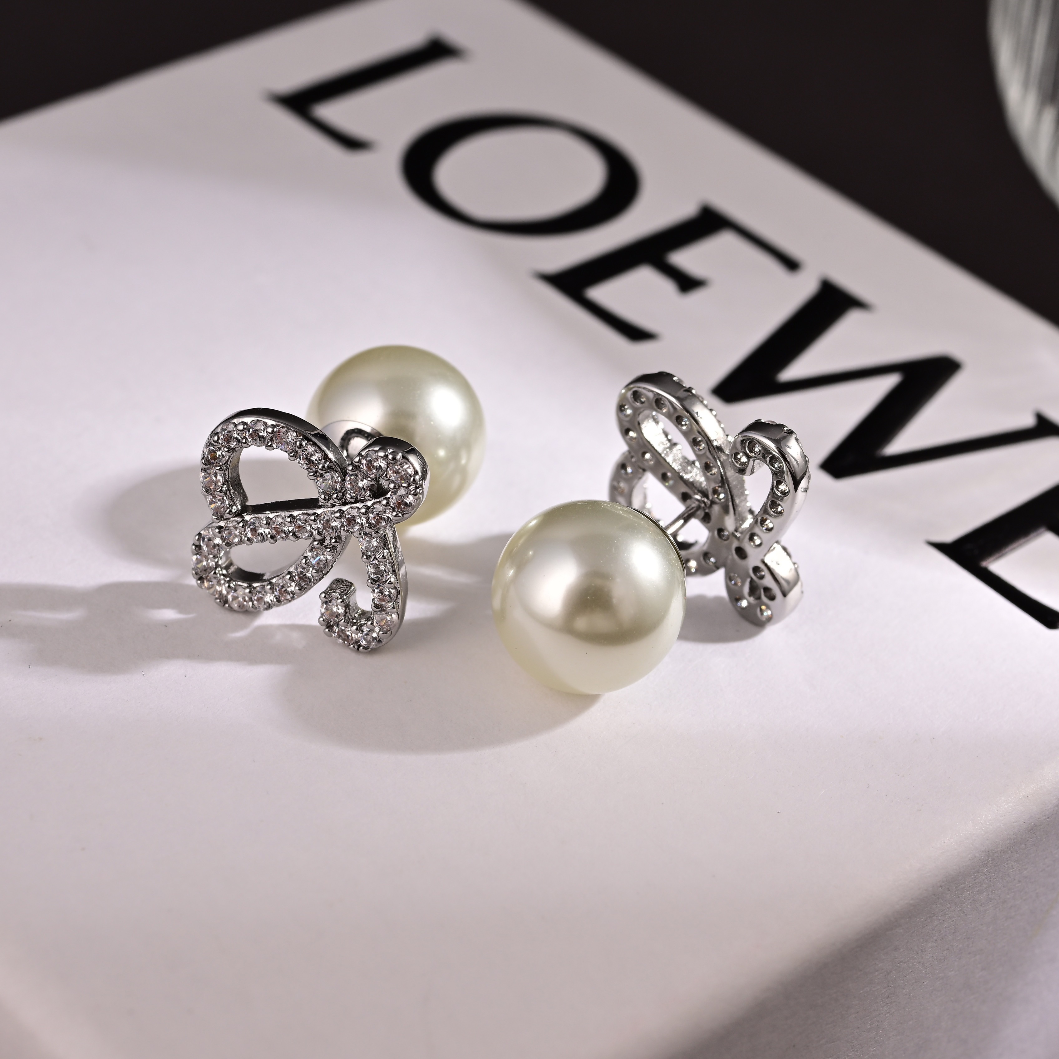 로*베 새로운 레터링 이어링