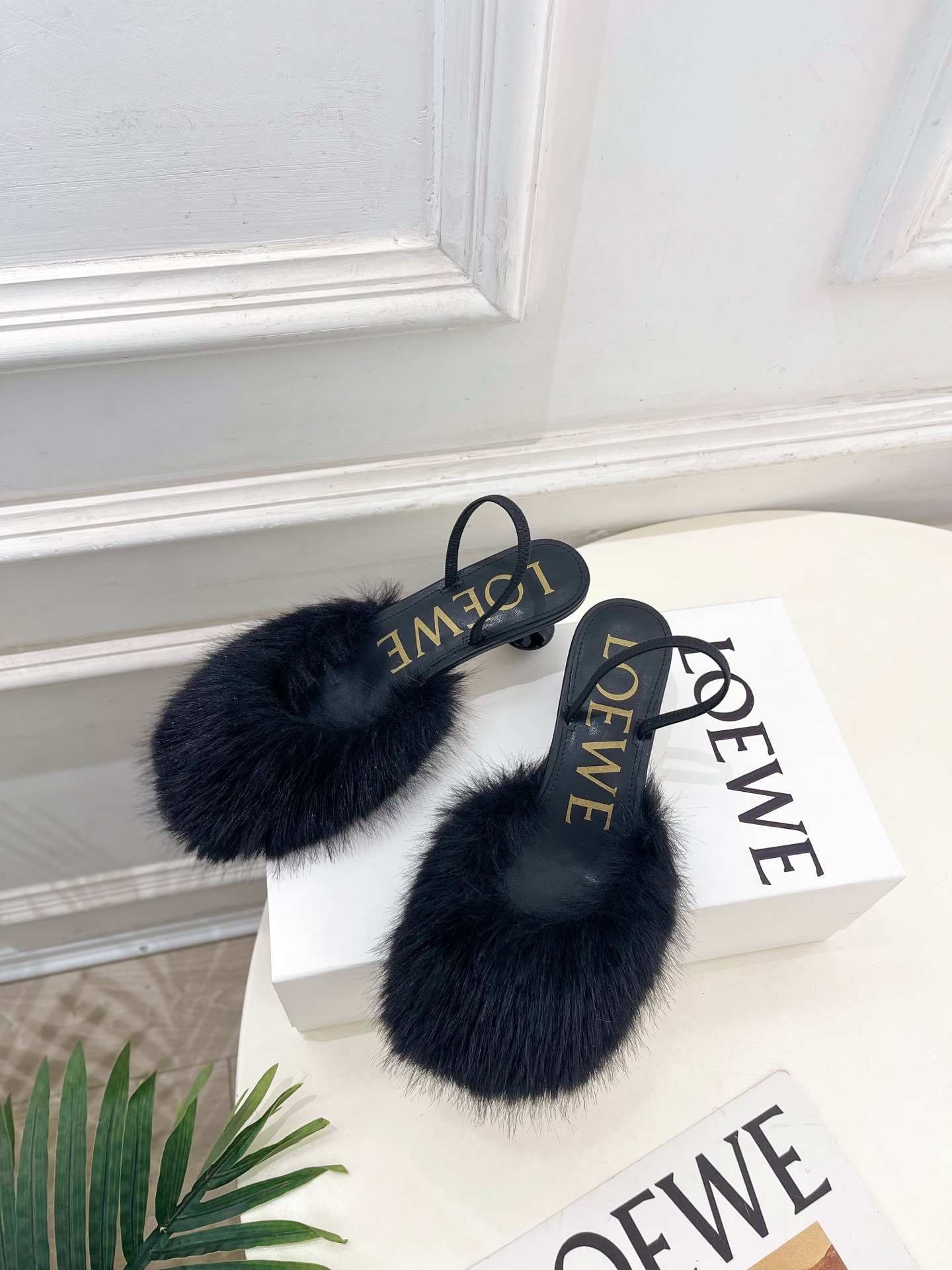 로*베 26 신상 퍼리 슬라이드 샌들