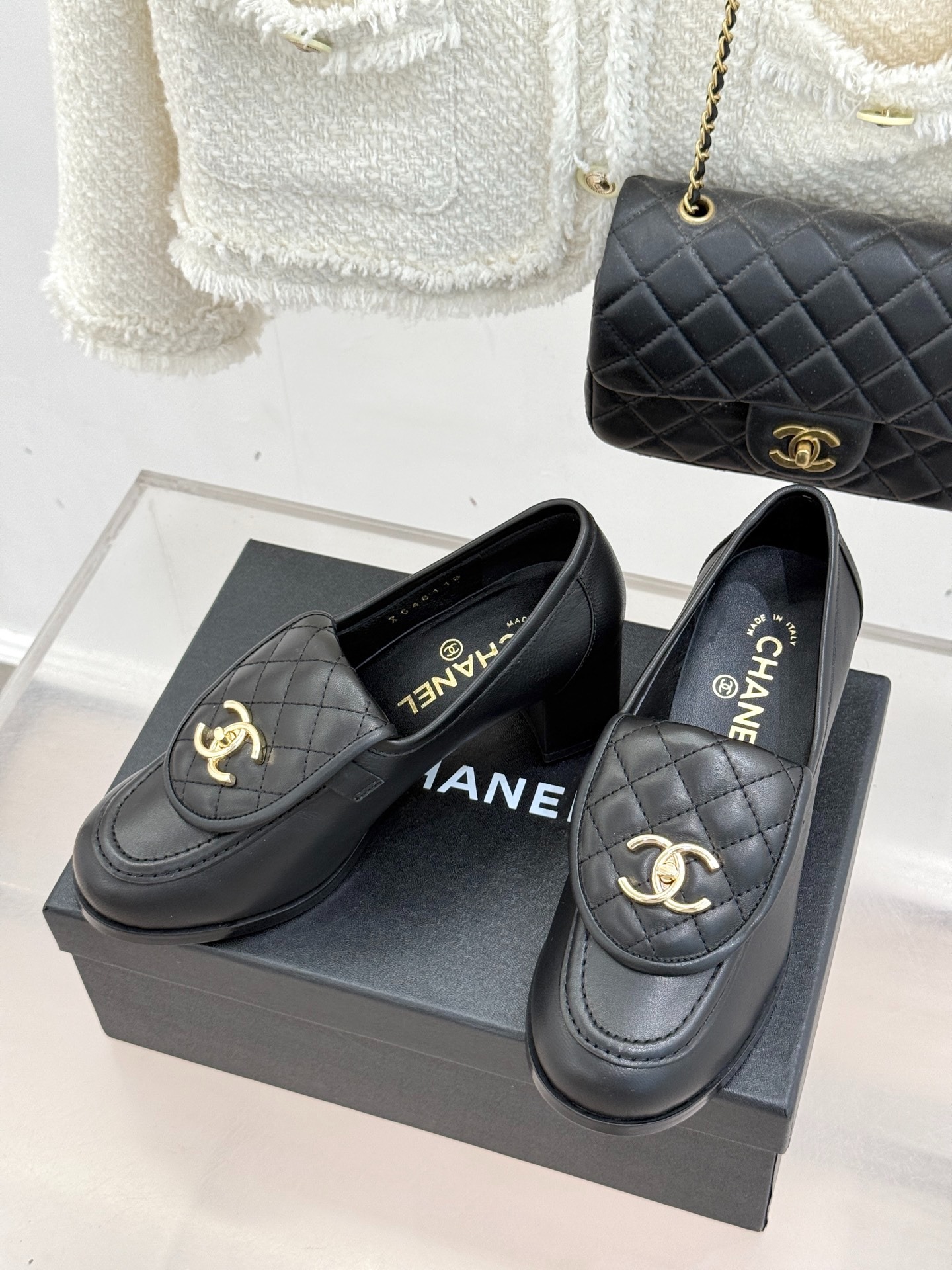 샤* 클래식 더블C 힐 로퍼