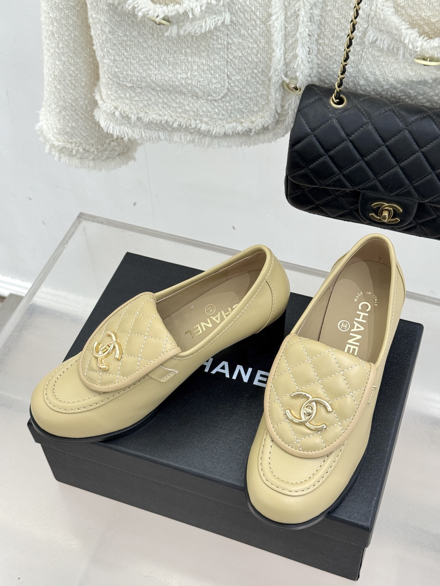 샤* 클래식 더블C 힐 로퍼