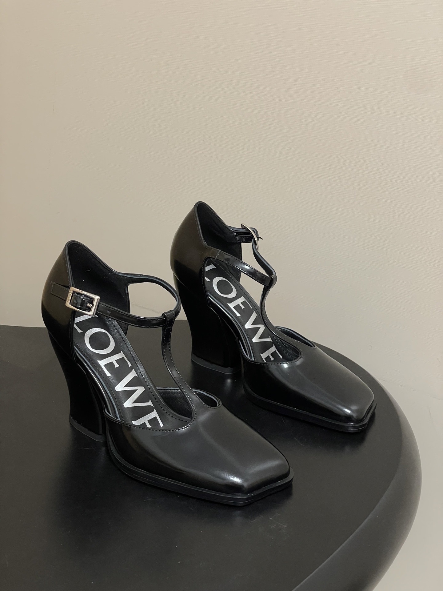 로*베 26Fw 신상 빈티지 스퀘어 웨지힐