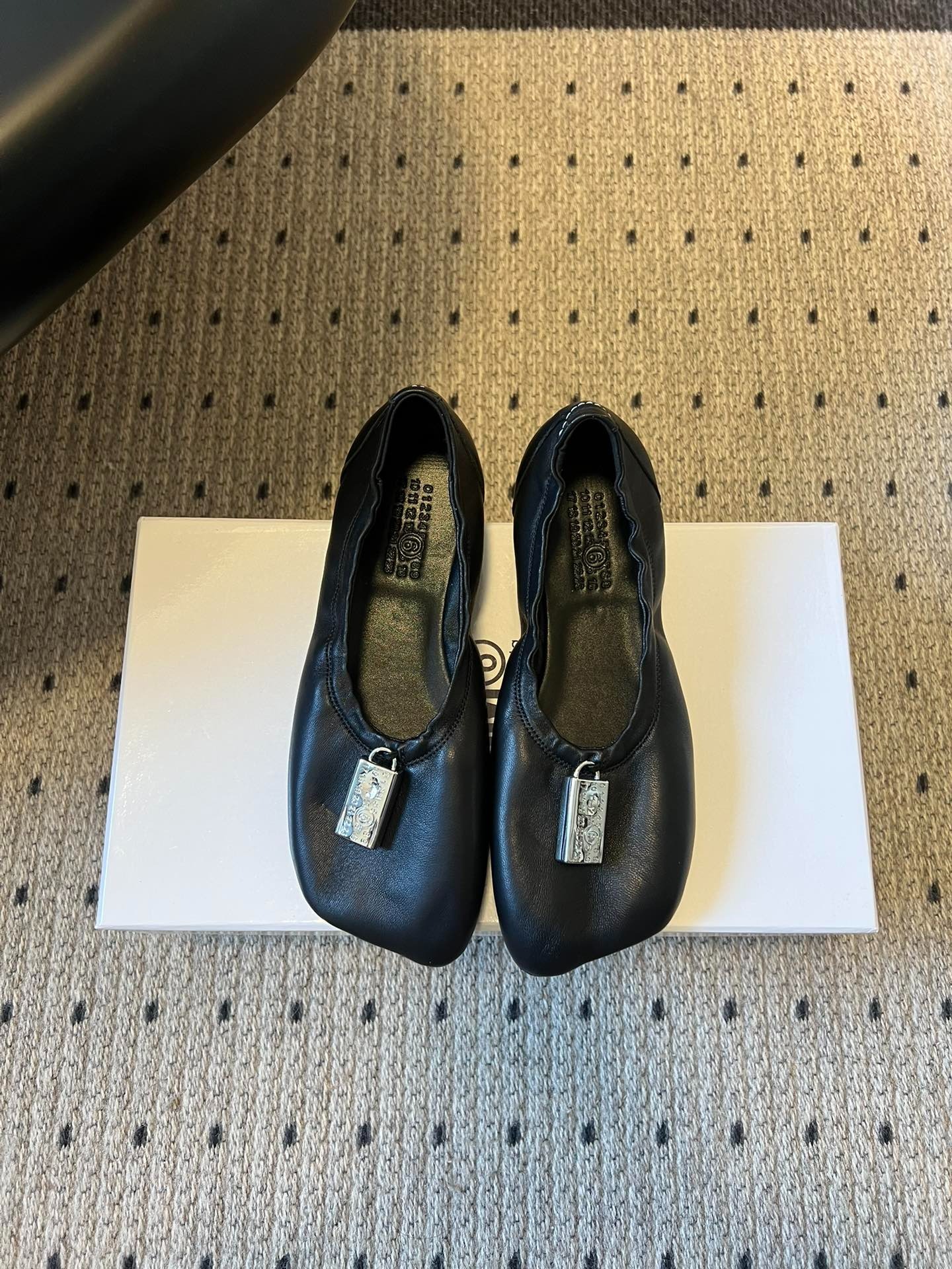 메*마르지엘라 26ss 메탈 발레 플랫