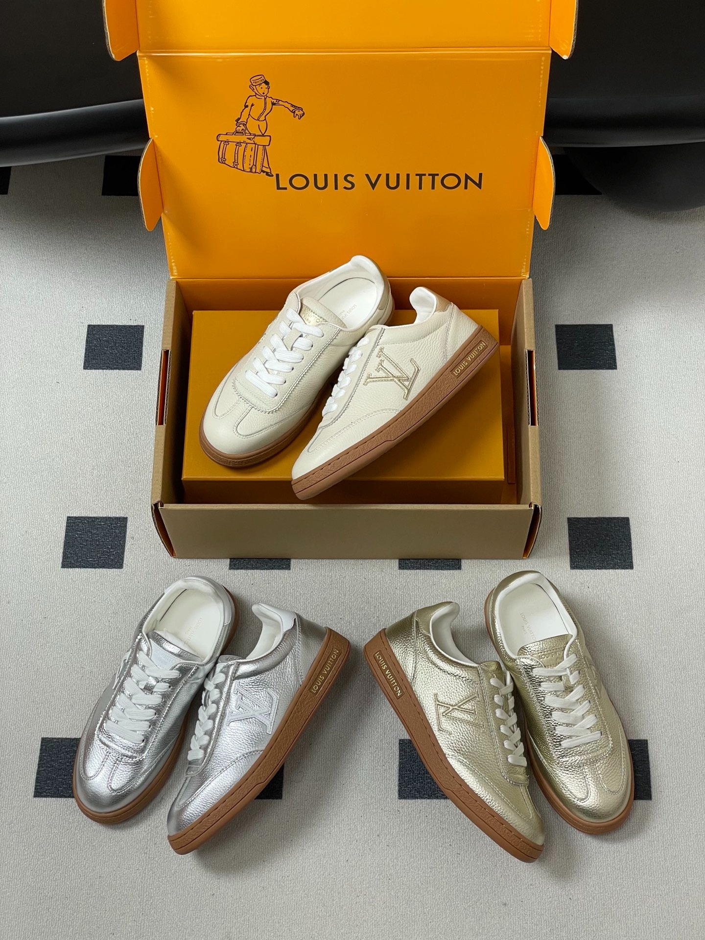 루*비통 신상 통굽 스니커즈