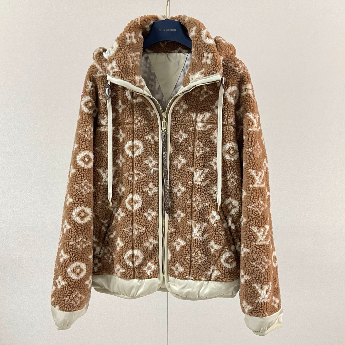 루*비통 스키 컬렉션 후드 램스울점퍼