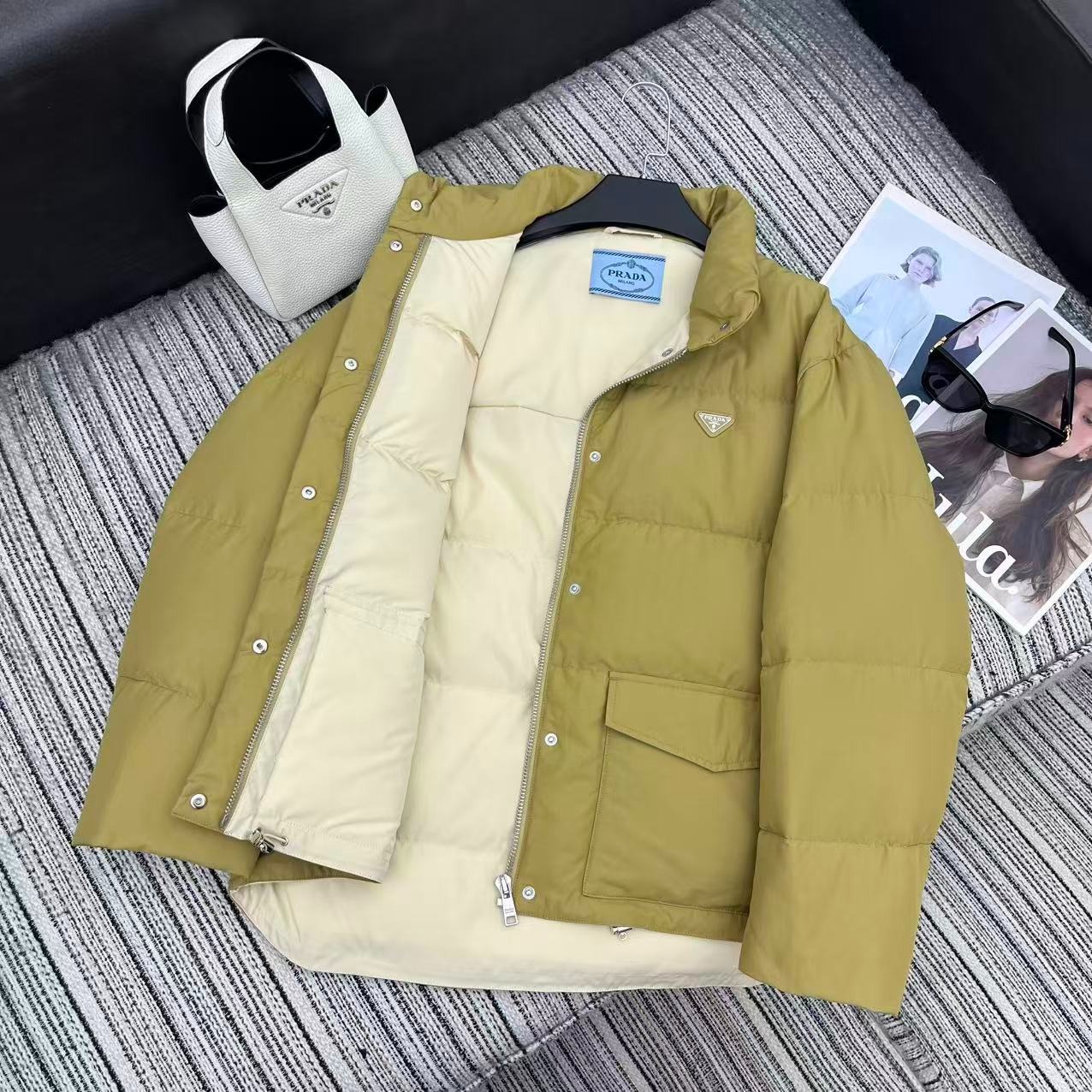 프*다 신상 하이넥 패딩 자켓