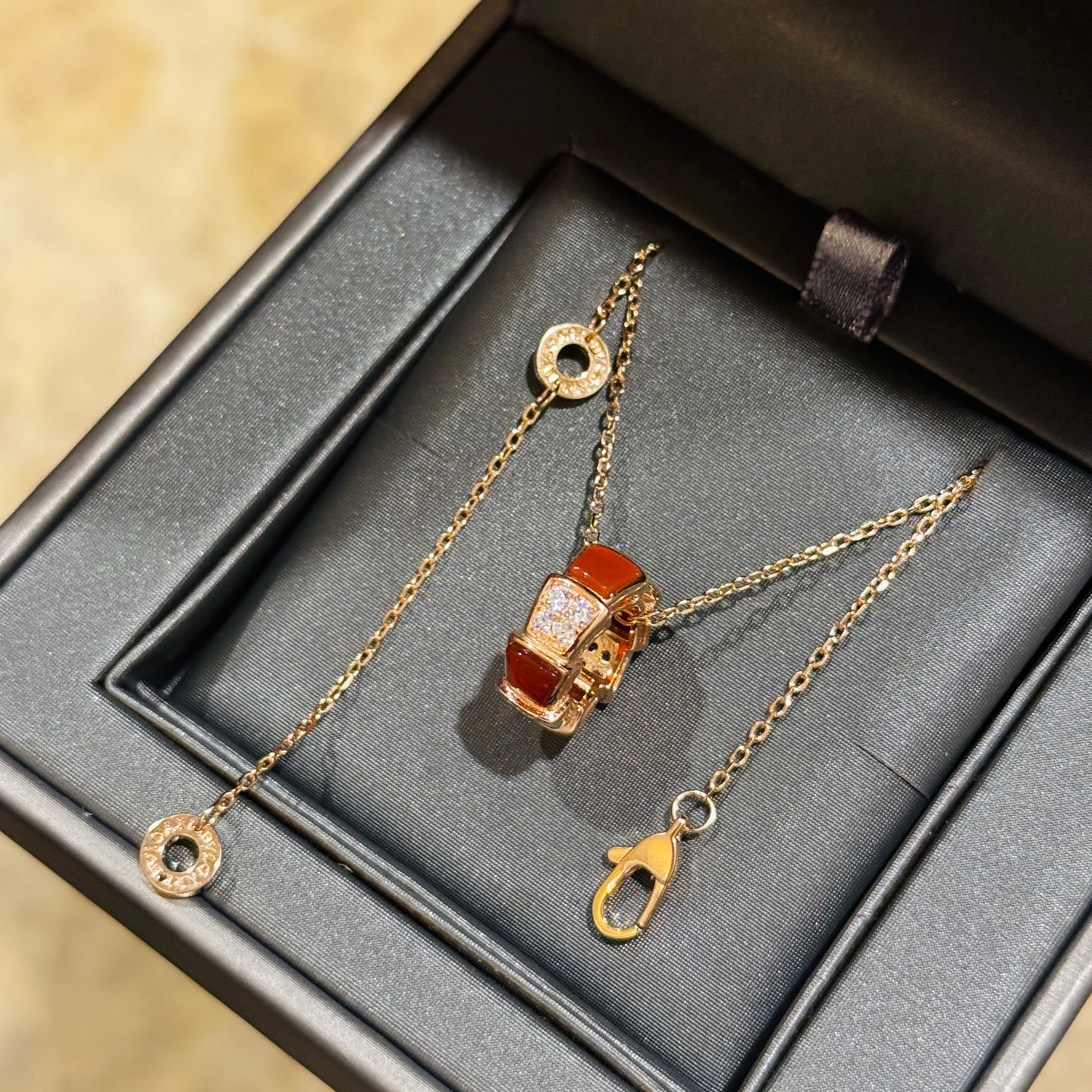 불*리 세르펜티 목걸이