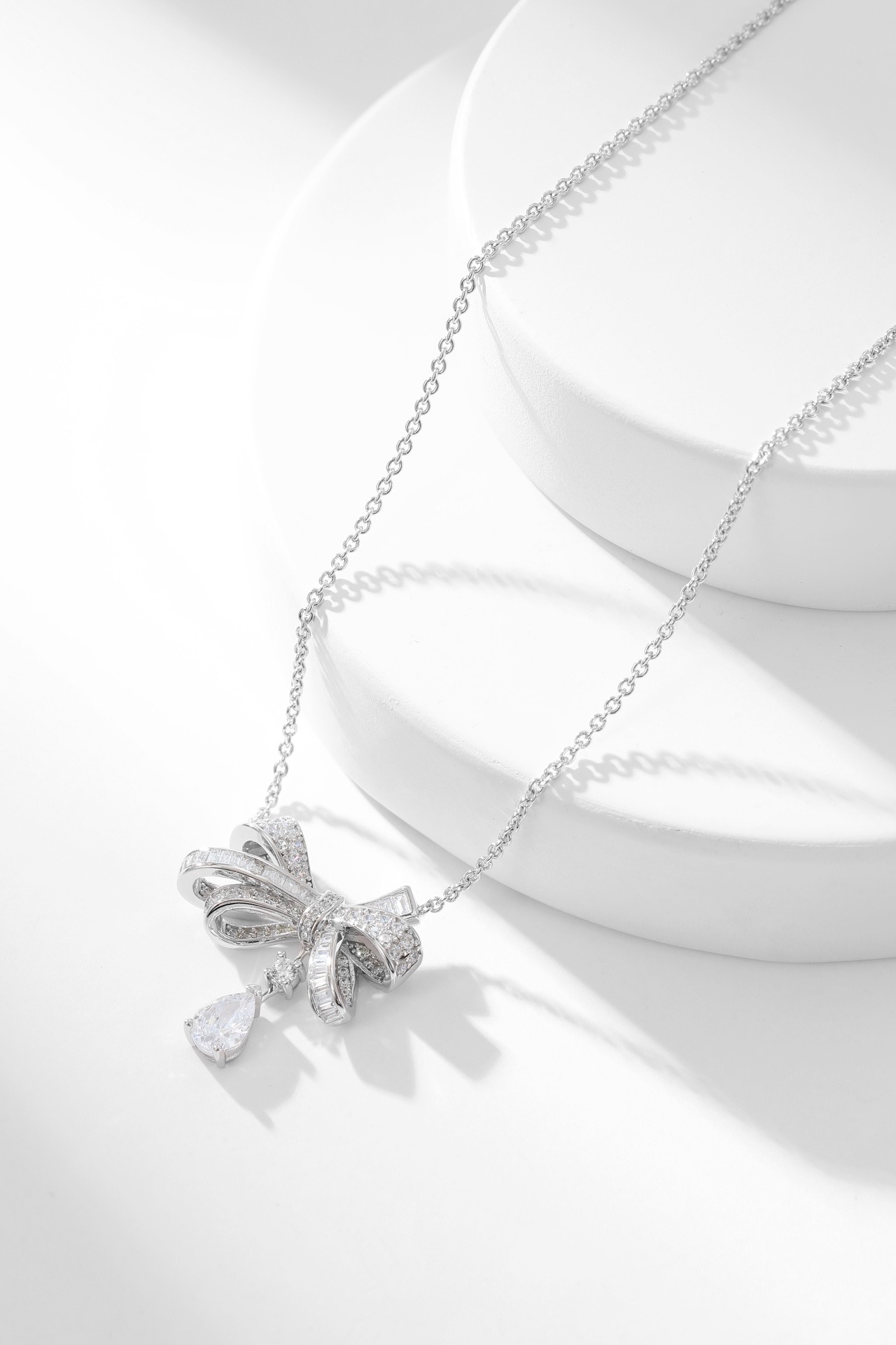 그*프 틸다의 보우 네크리스