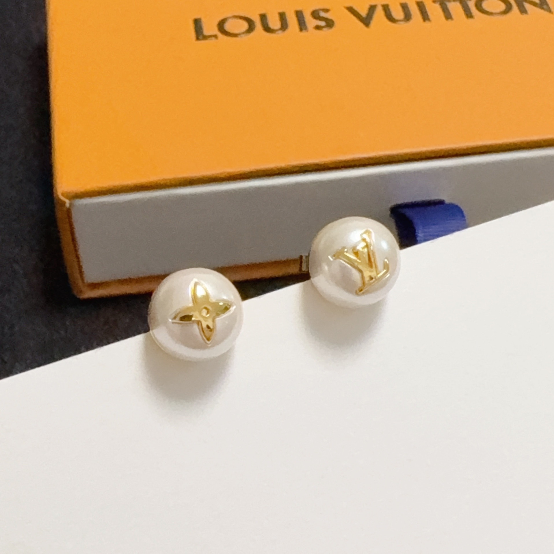 루*비통 레터링 고퀄리티 진주 화이트 이어링