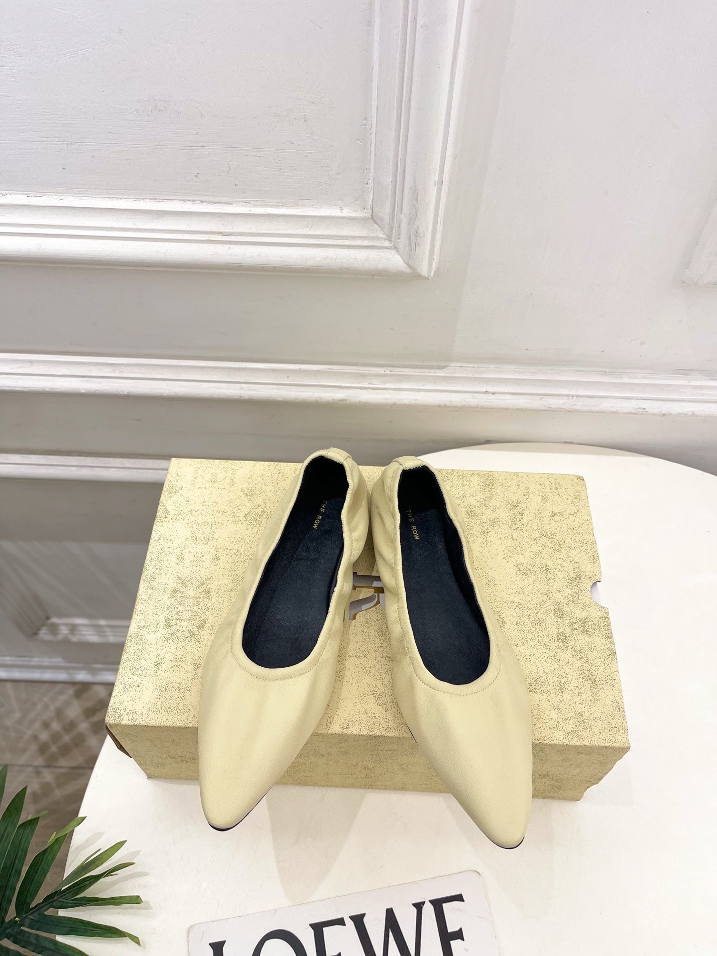 더*우 26 봄여름 신상 스틸레토 플랫