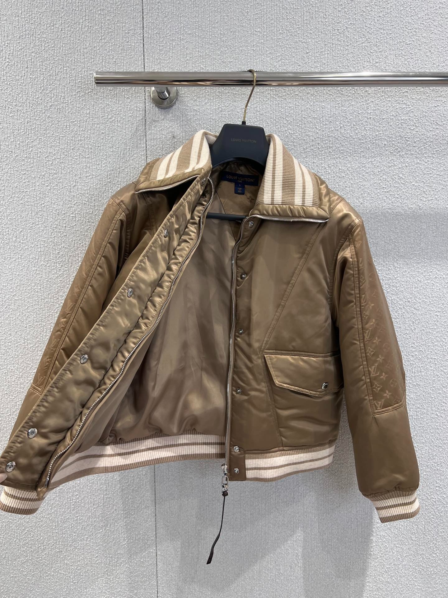 루*비통 25FW 신상 패티드 보머 재킷