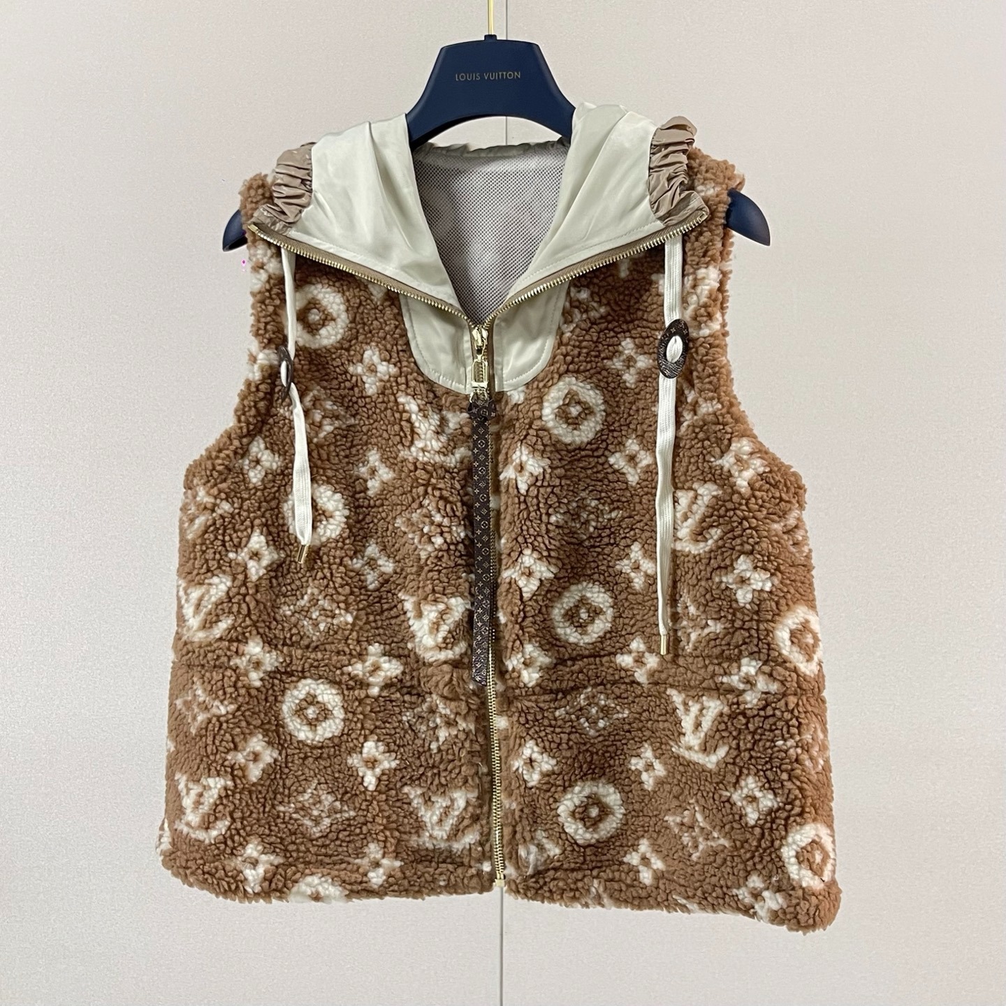 루*비통 신상 후드 패치워크 램스울 조끼