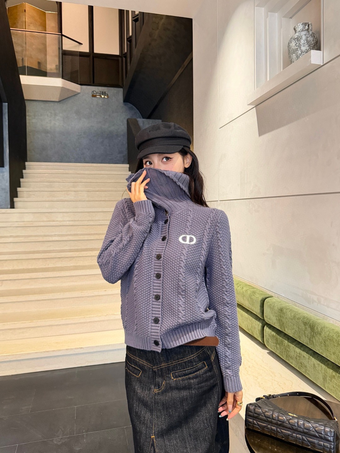 디* 신상 레터링 터틀넥 가디건