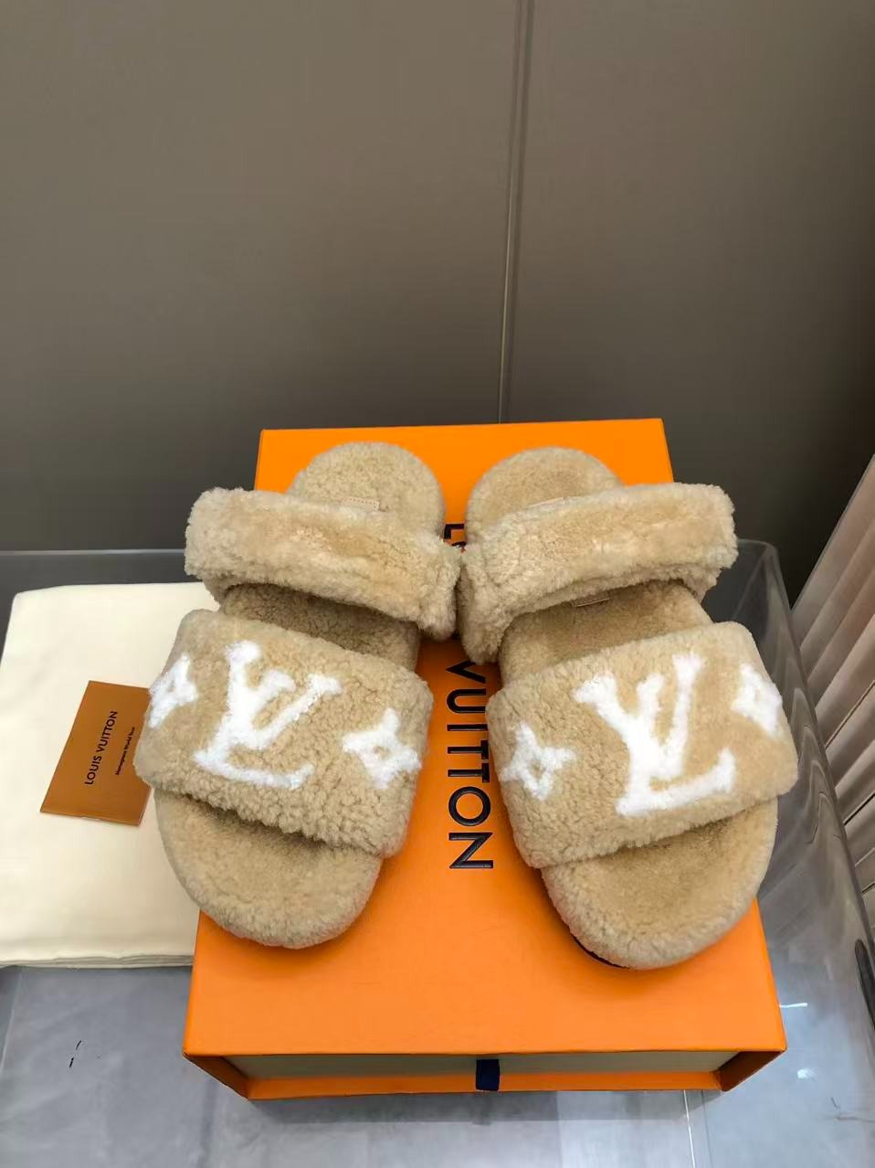 루*비통 신상 파세오 컴포트 뮬