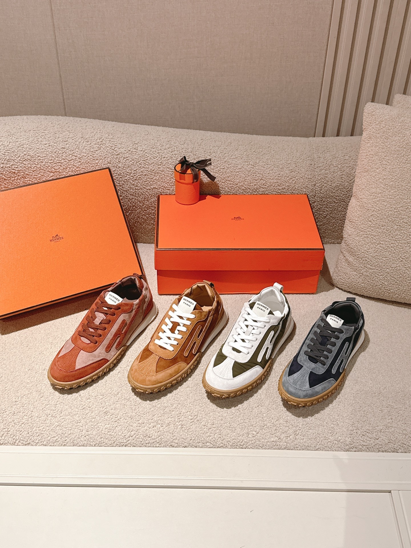 에*메스 스웨이드 스니커즈