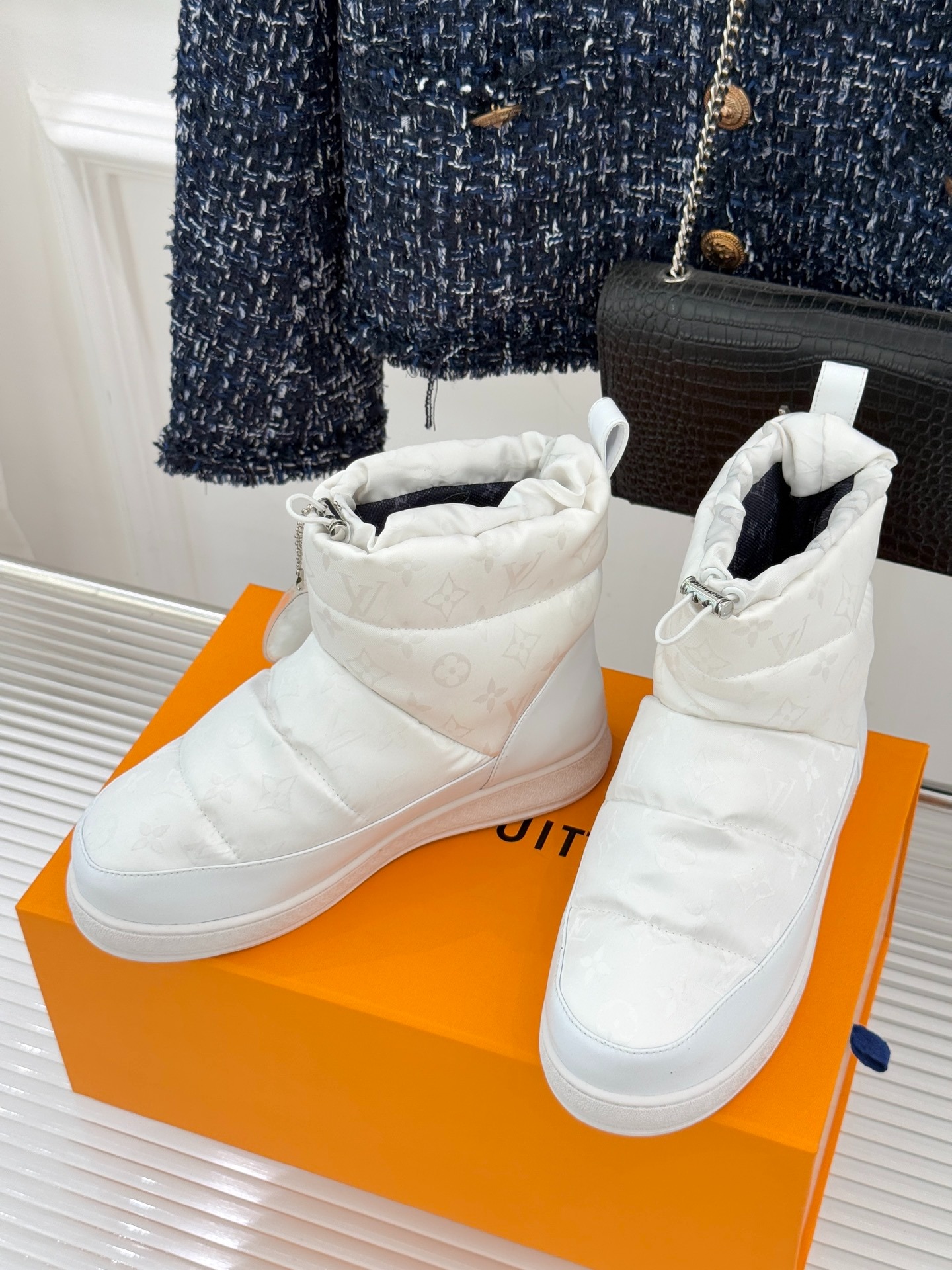 루*비통 클래식 필로우 패딩 부츠