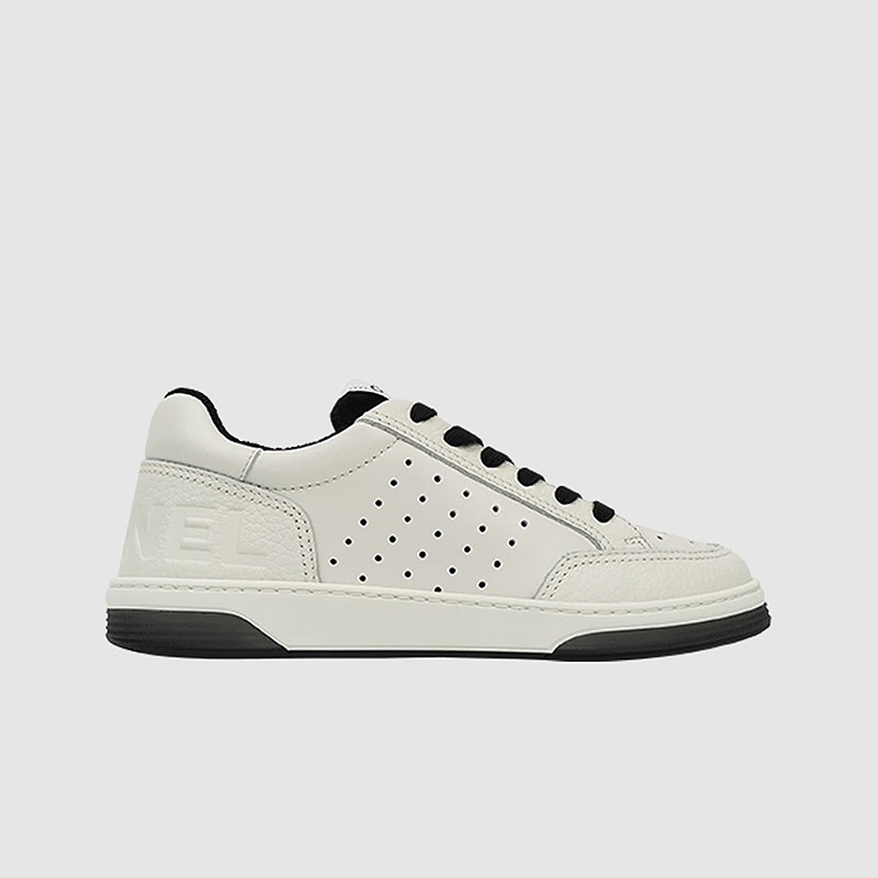 샤넬 그레인드 카프스킨 스니커즈