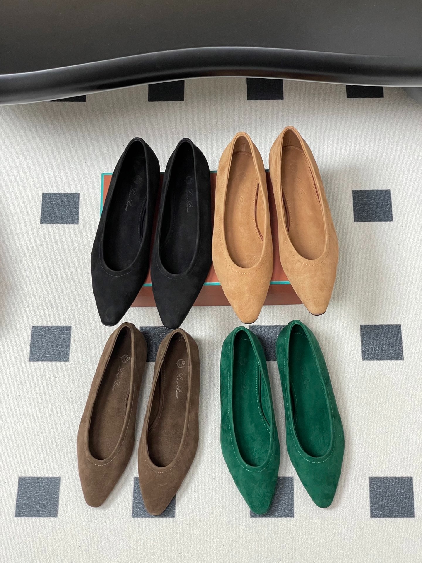 로*피아나 26s 신상 프리물라 플랫 스웨이드 단화