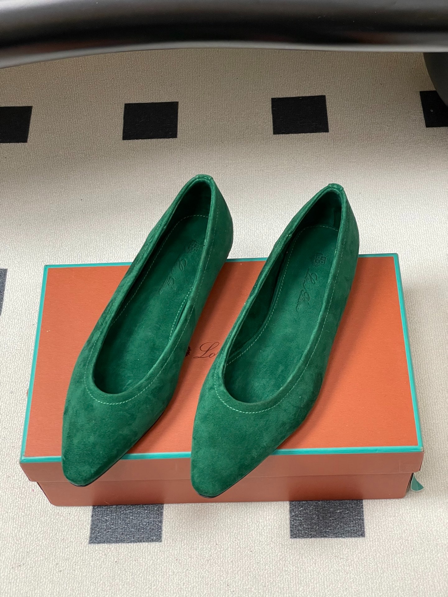 로*피아나 26s 신상 프리물라 플랫 스웨이드 단화