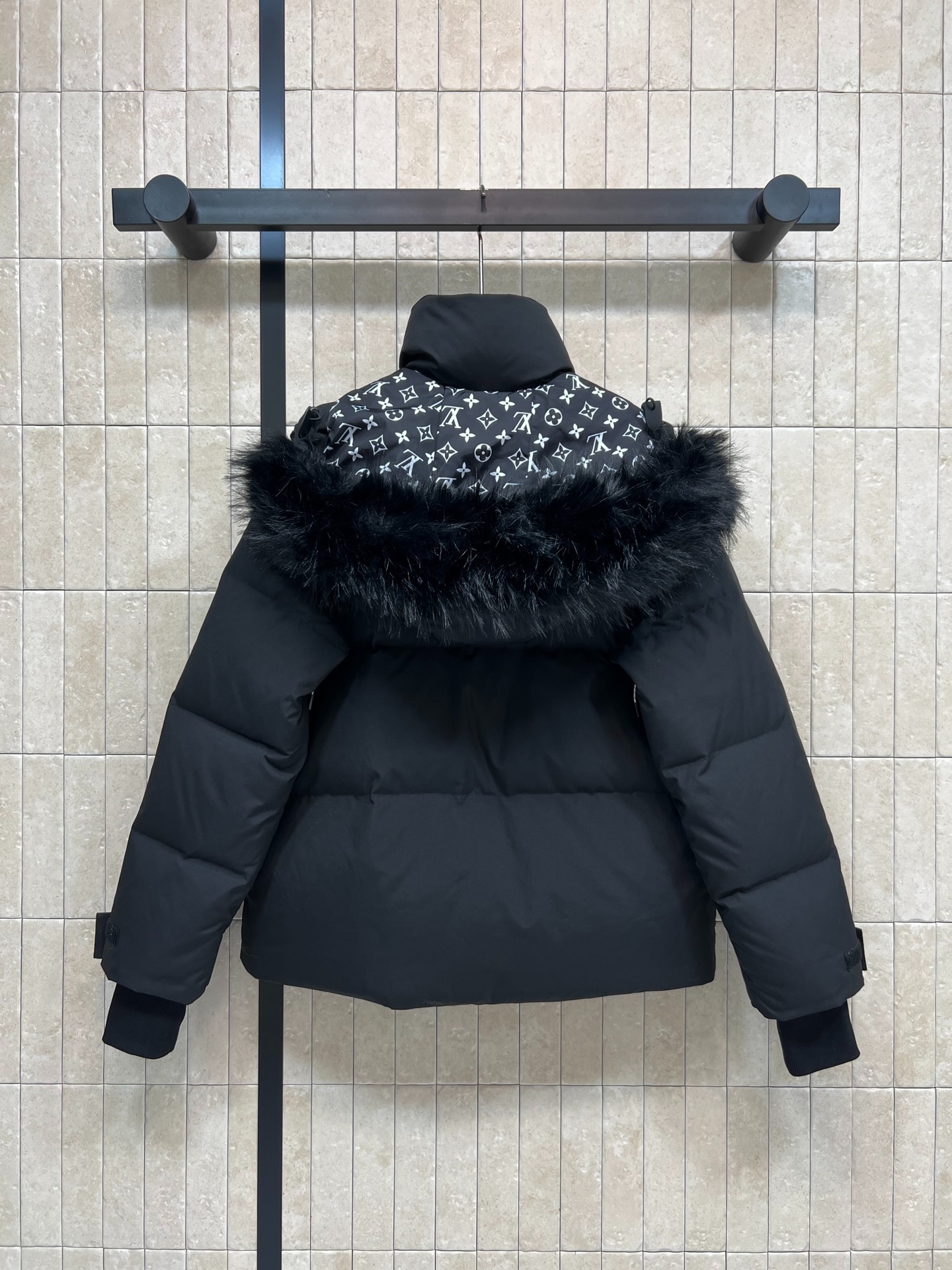 루*비통 신상 후드 하이넥 다운