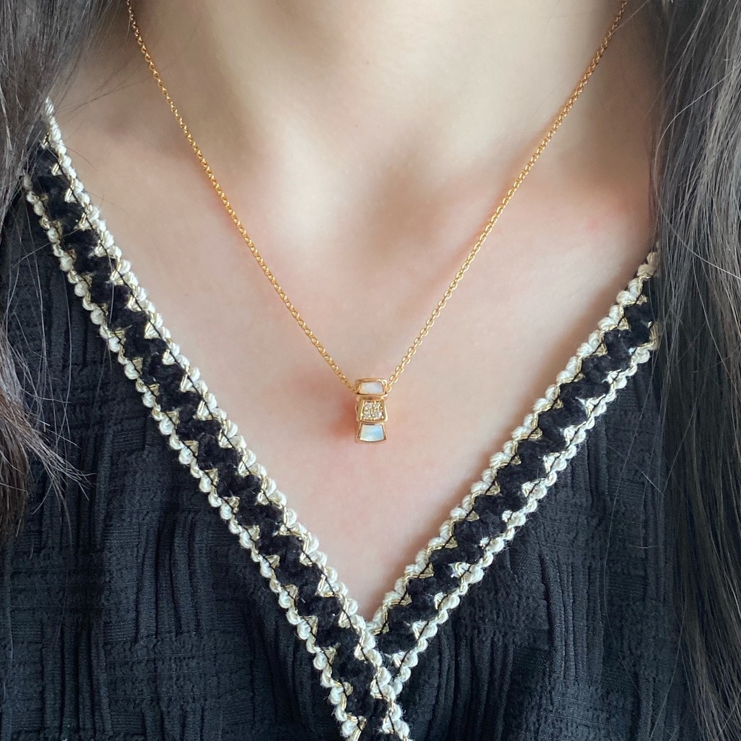 불*리 세르펜티 네크리크 목걸이