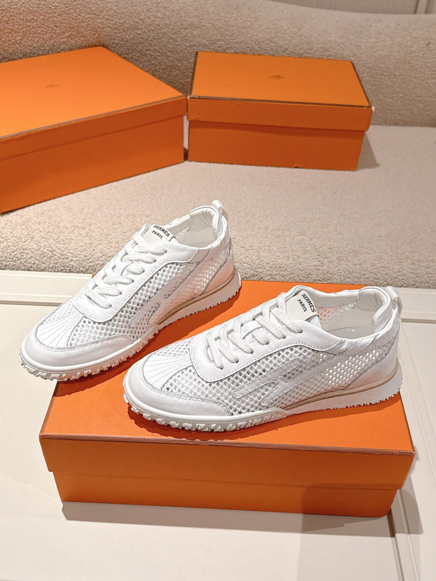 에*메스 스웨이드 스니커즈